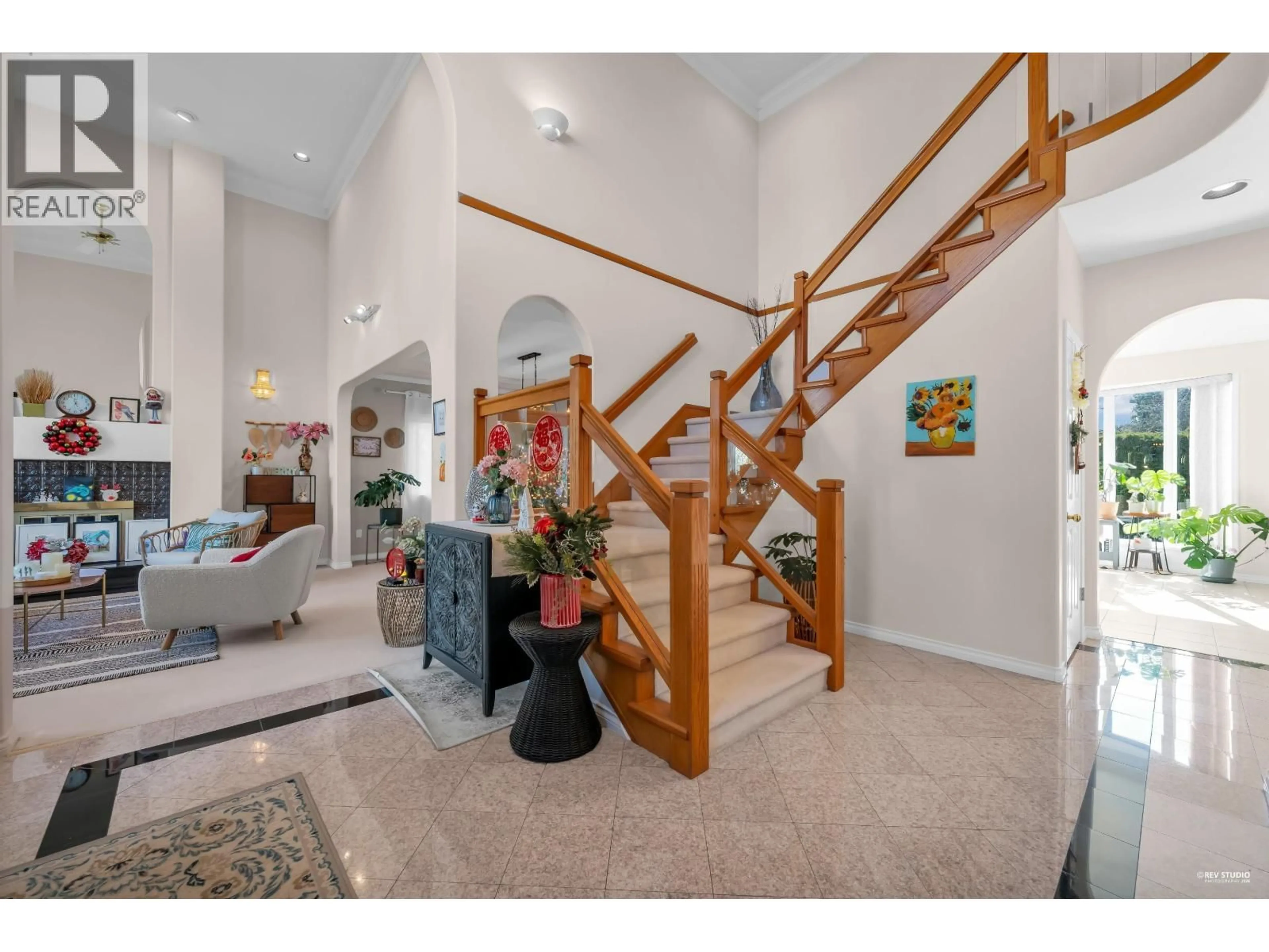 Indoor foyer for 3620 RAYMOND AVENUE, Richmond British Columbia V7E1B1