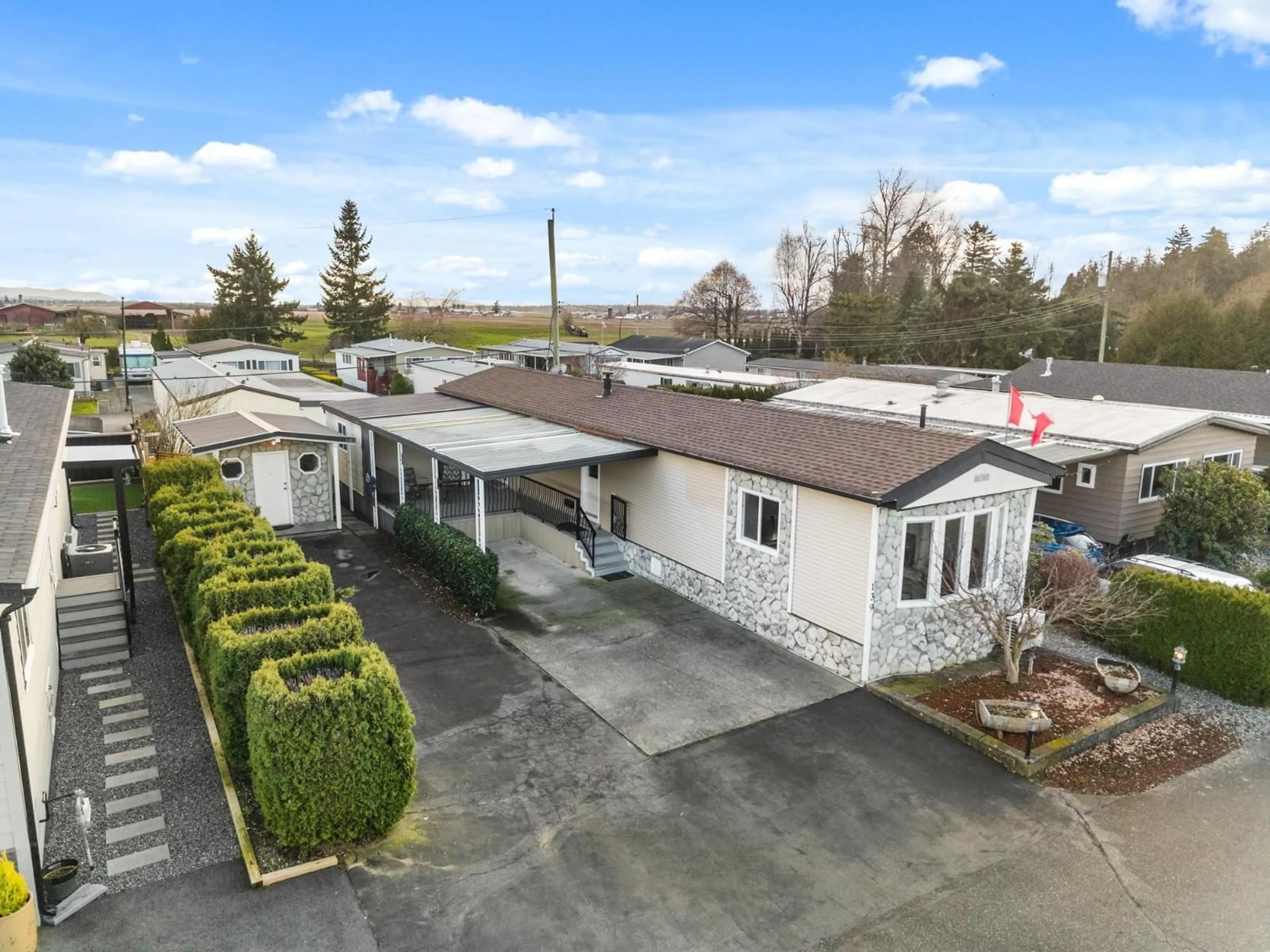 A pic from outside/outdoor area/front of a property/back of a property/a pic from drone, unknown for 139 - 27111 0 AVENUE, Langley British Columbia V4W2T3
