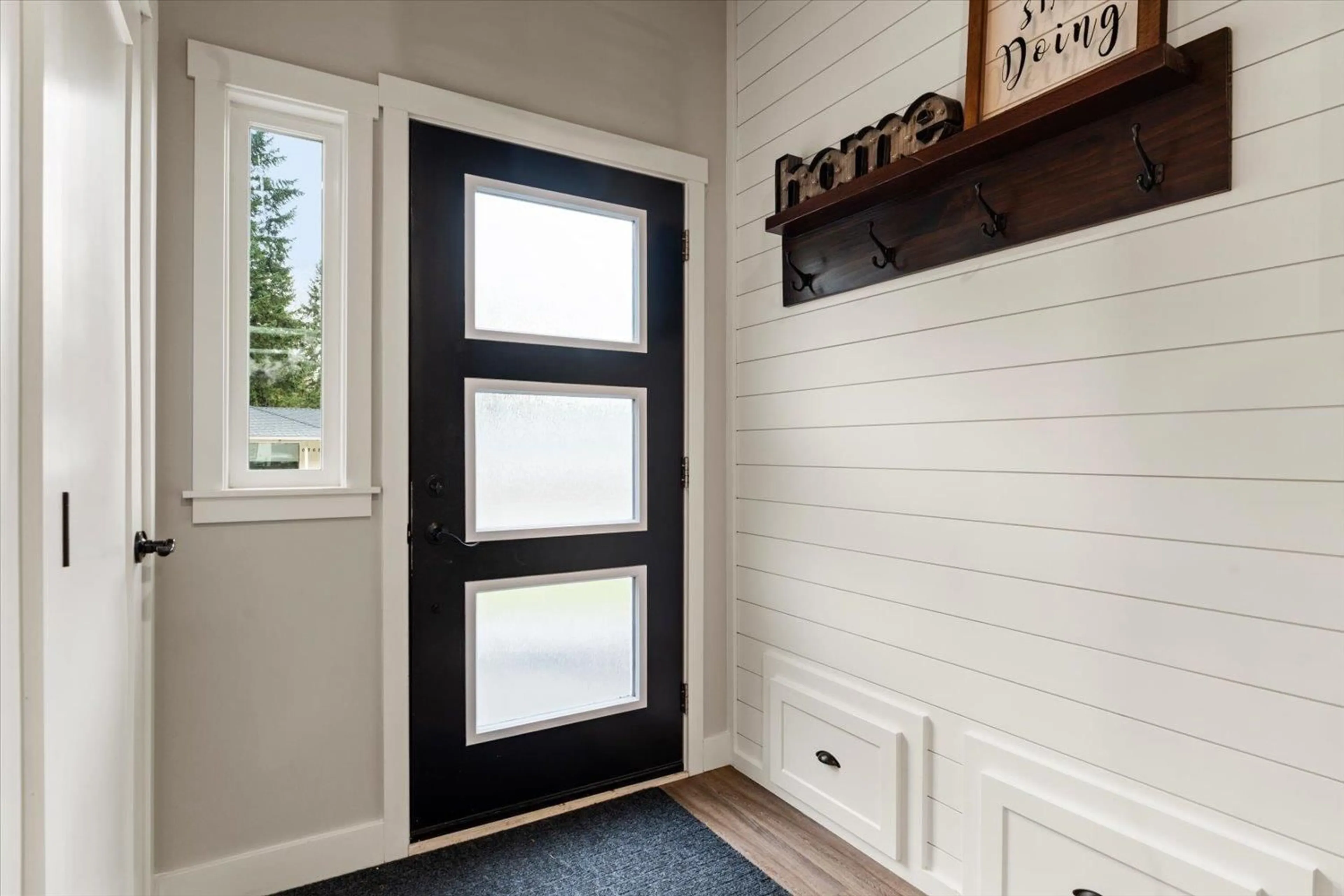 Indoor entryway for 63690 OLD YALE ROAD, Hope British Columbia V0X1L2