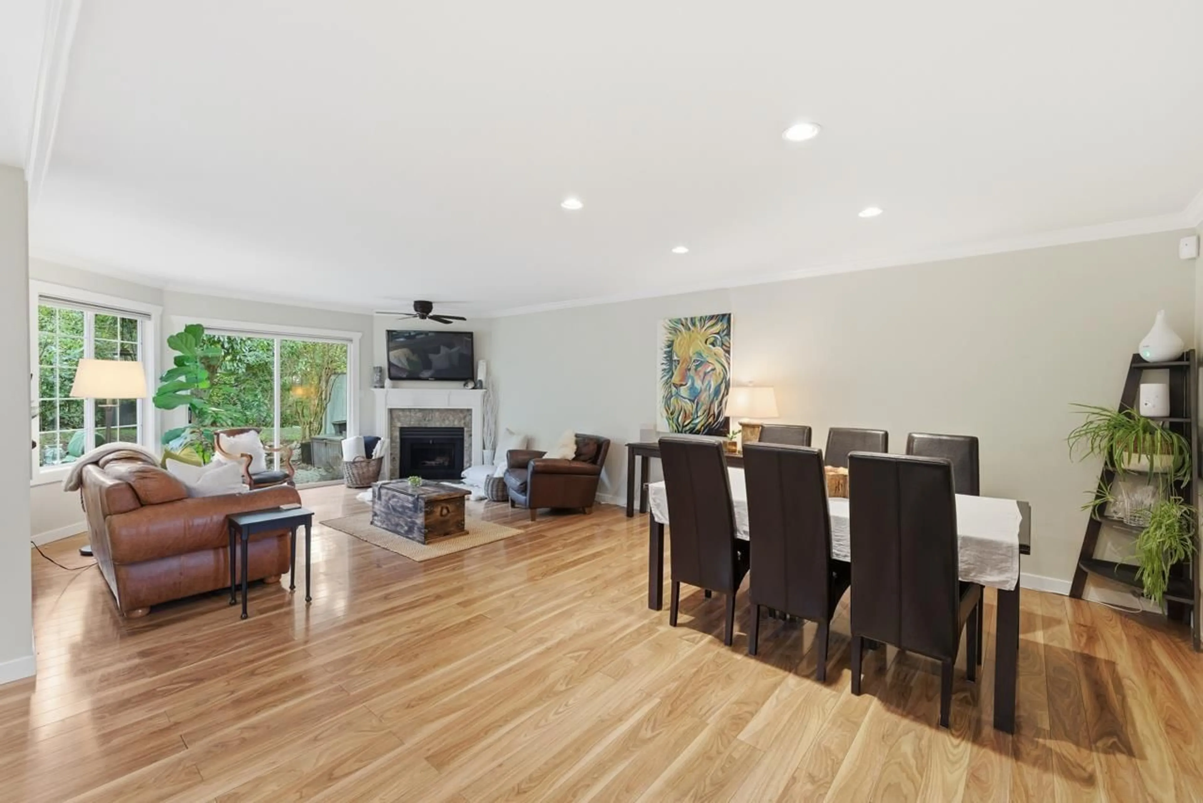 Living room with furniture, wood/laminate floor for 136 - 16335 14 AVENUE, Surrey British Columbia V4A1H2