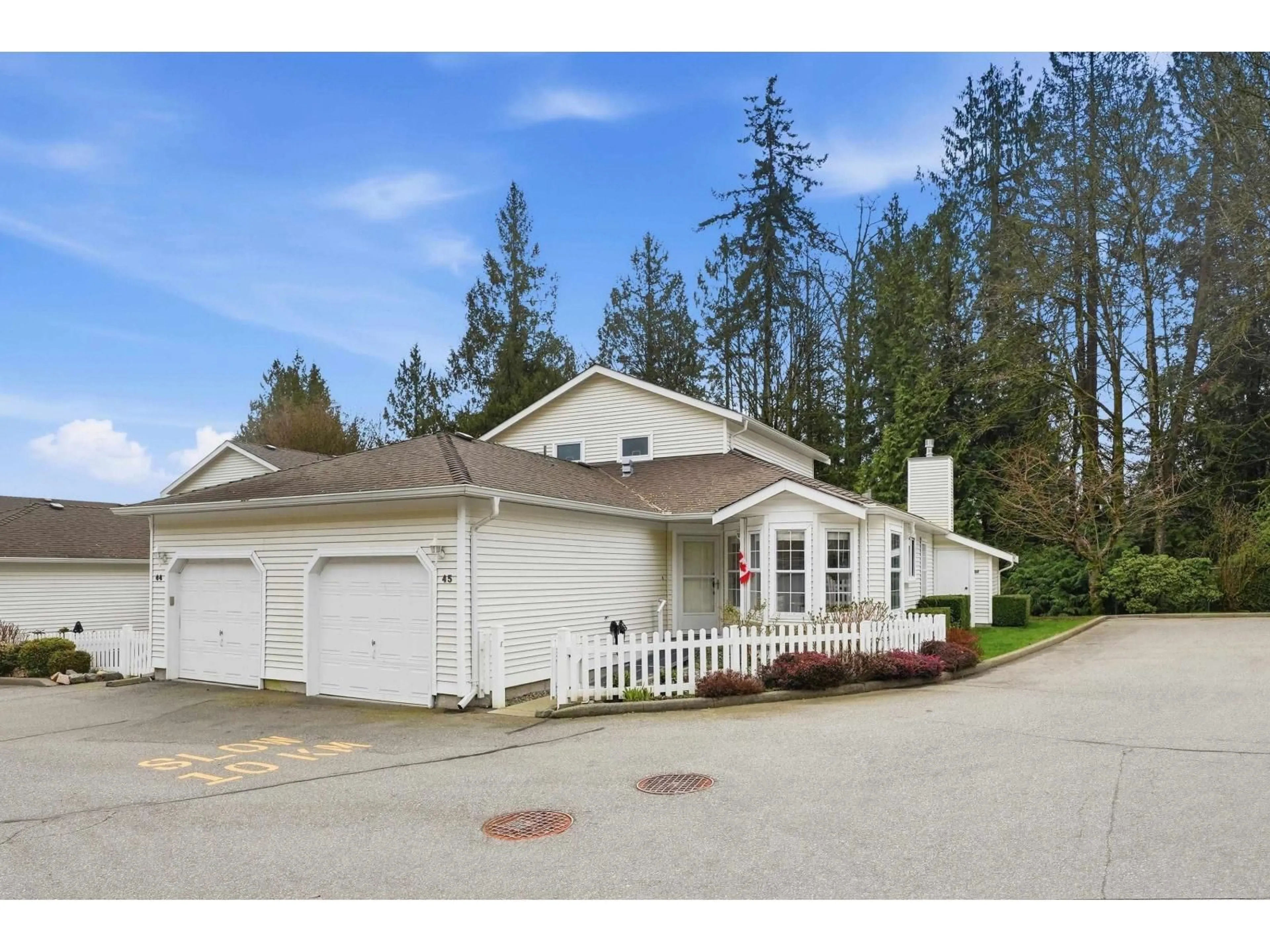 Unknown for 45 - 6537 138 STREET, Surrey British Columbia V3W0C5