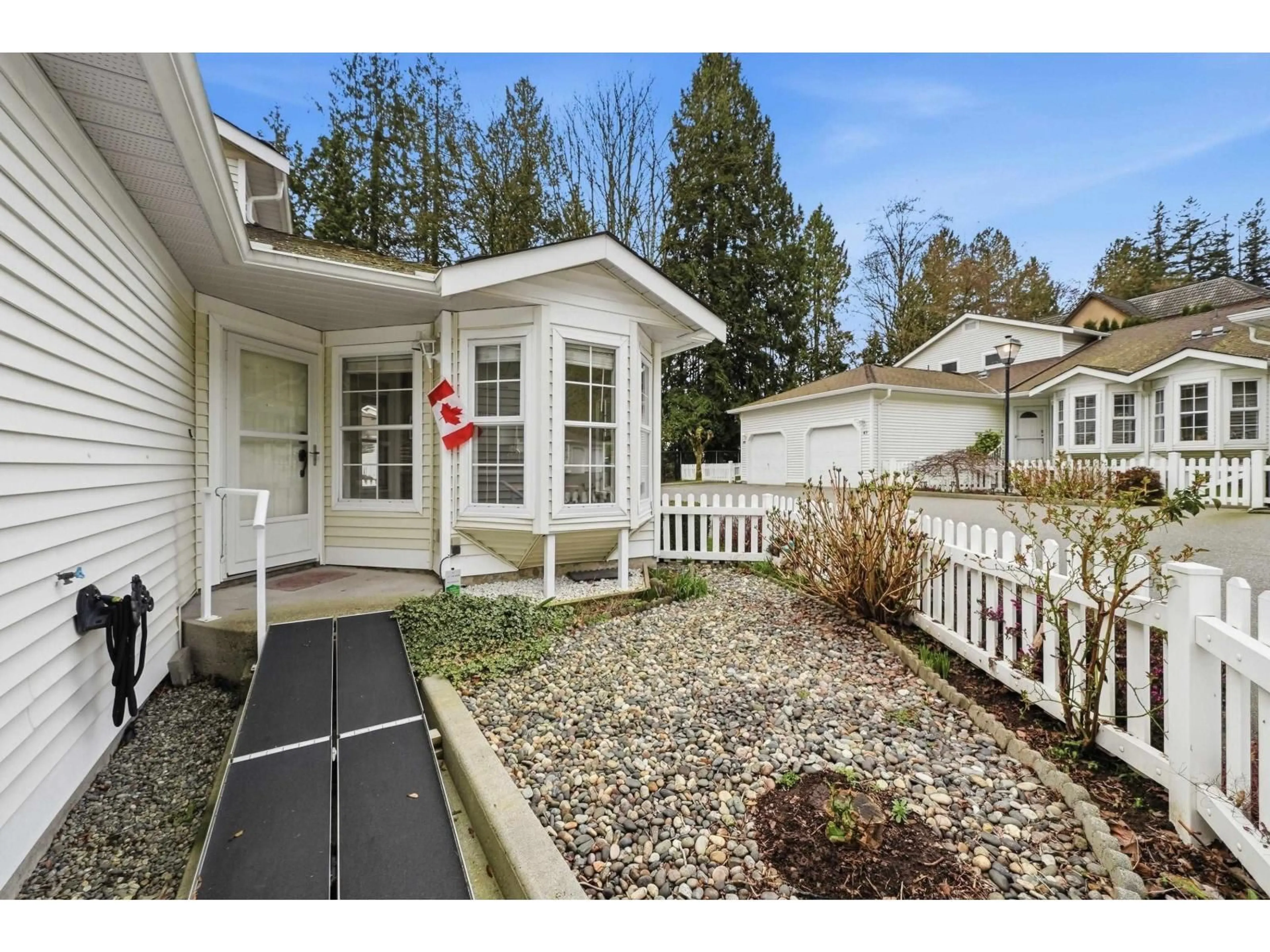 Home with vinyl exterior material, mountain view for 45 - 6537 138 STREET, Surrey British Columbia V3W0C5