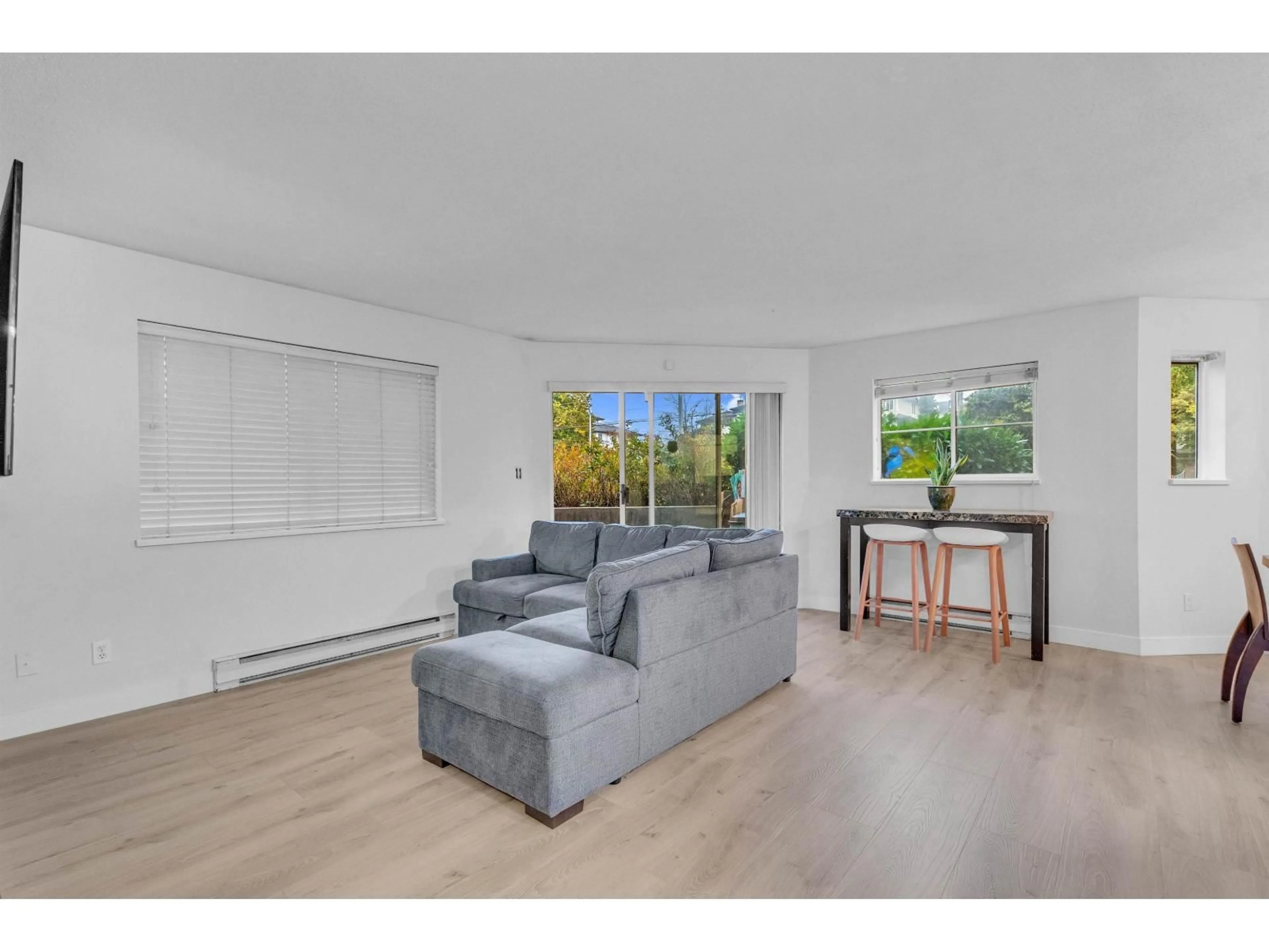 Living room with furniture, unknown for 111 - 12101 80 AVENUE, Surrey British Columbia V3W5V6