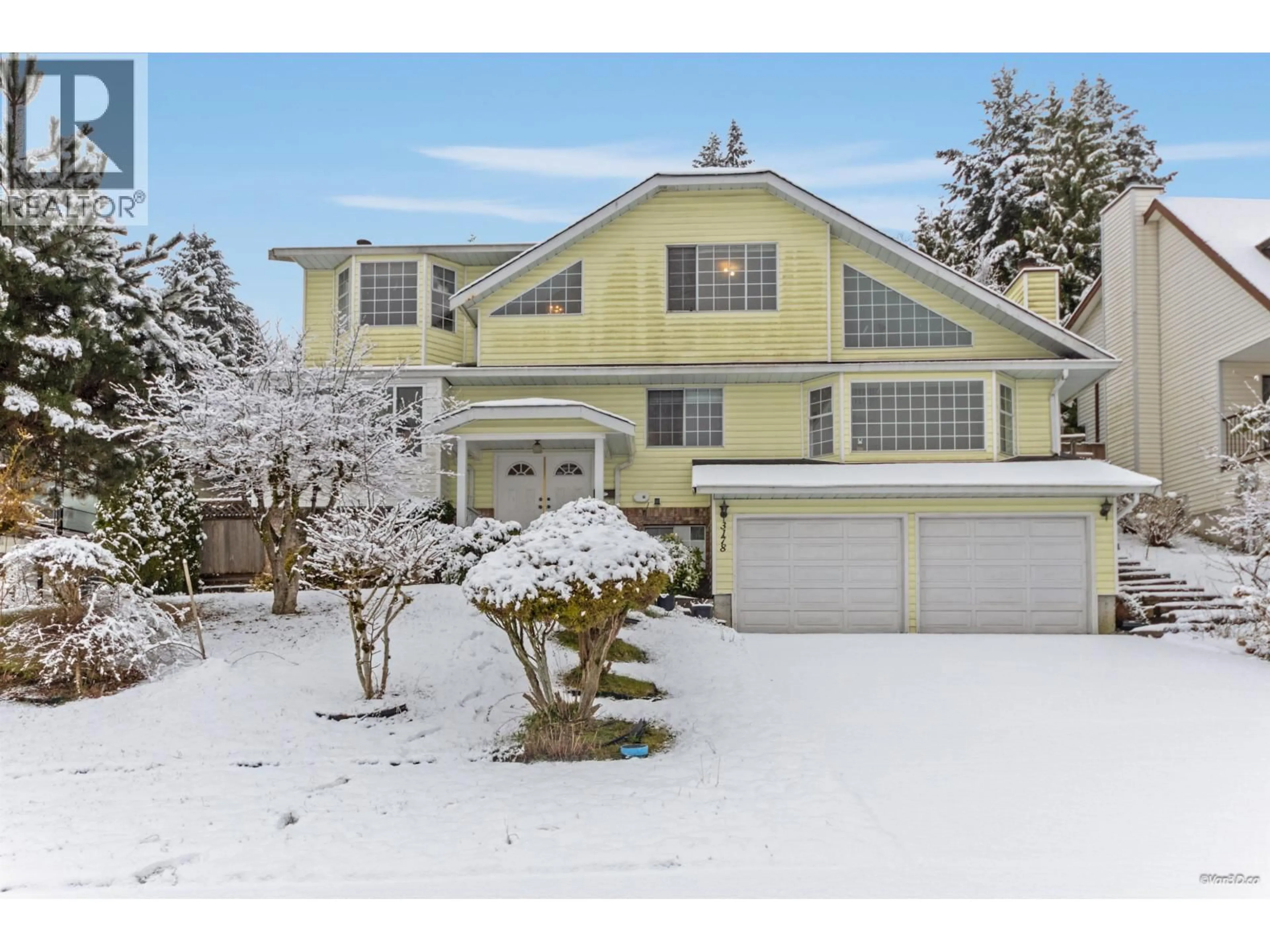 Home with vinyl exterior material, street for 3178 LEEWARD COURT, Coquitlam British Columbia V3C5A9