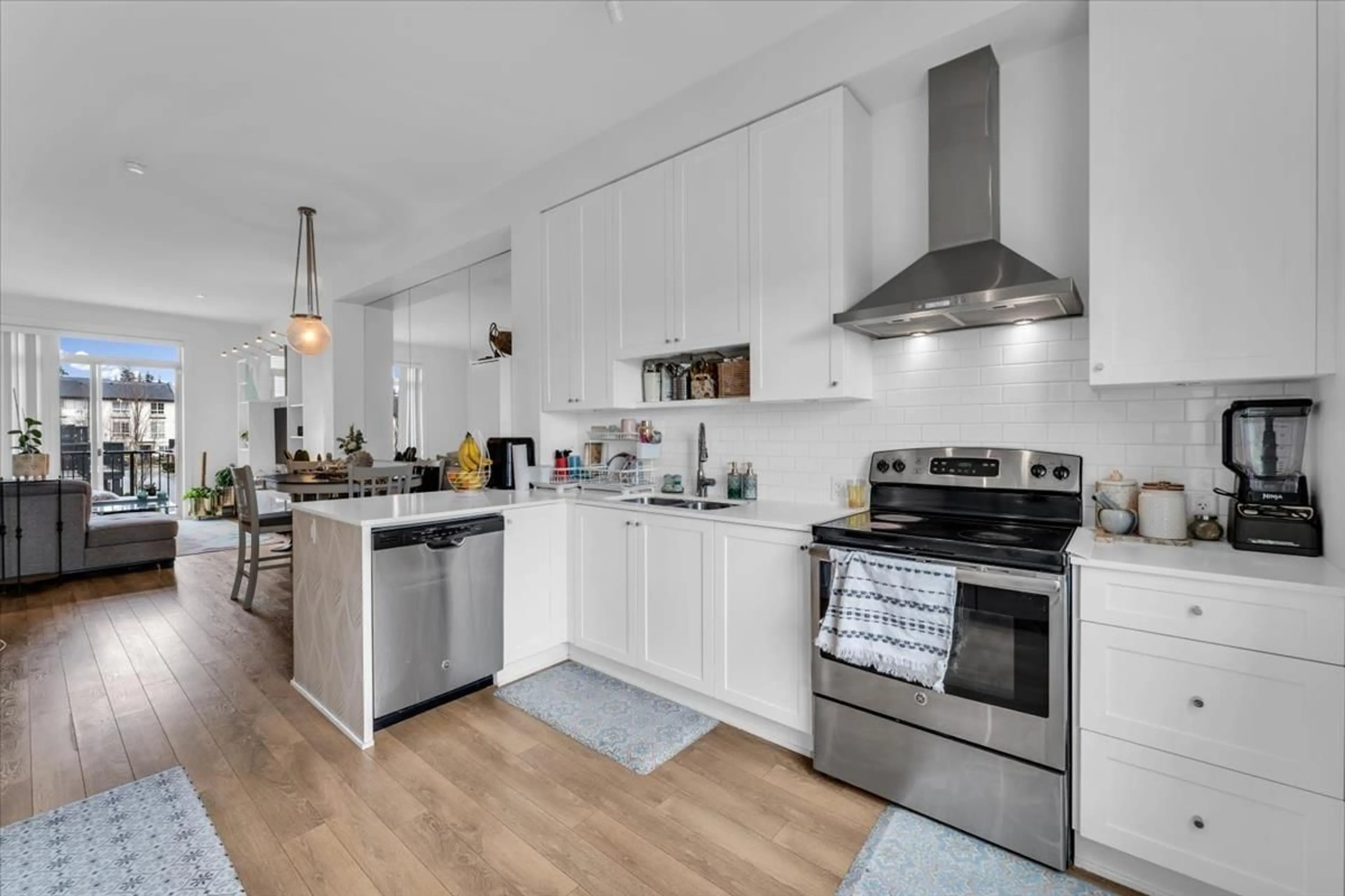 Open concept kitchen, unknown for 43 - 16260 23A AVENUE, Surrey British Columbia V3Z0P7