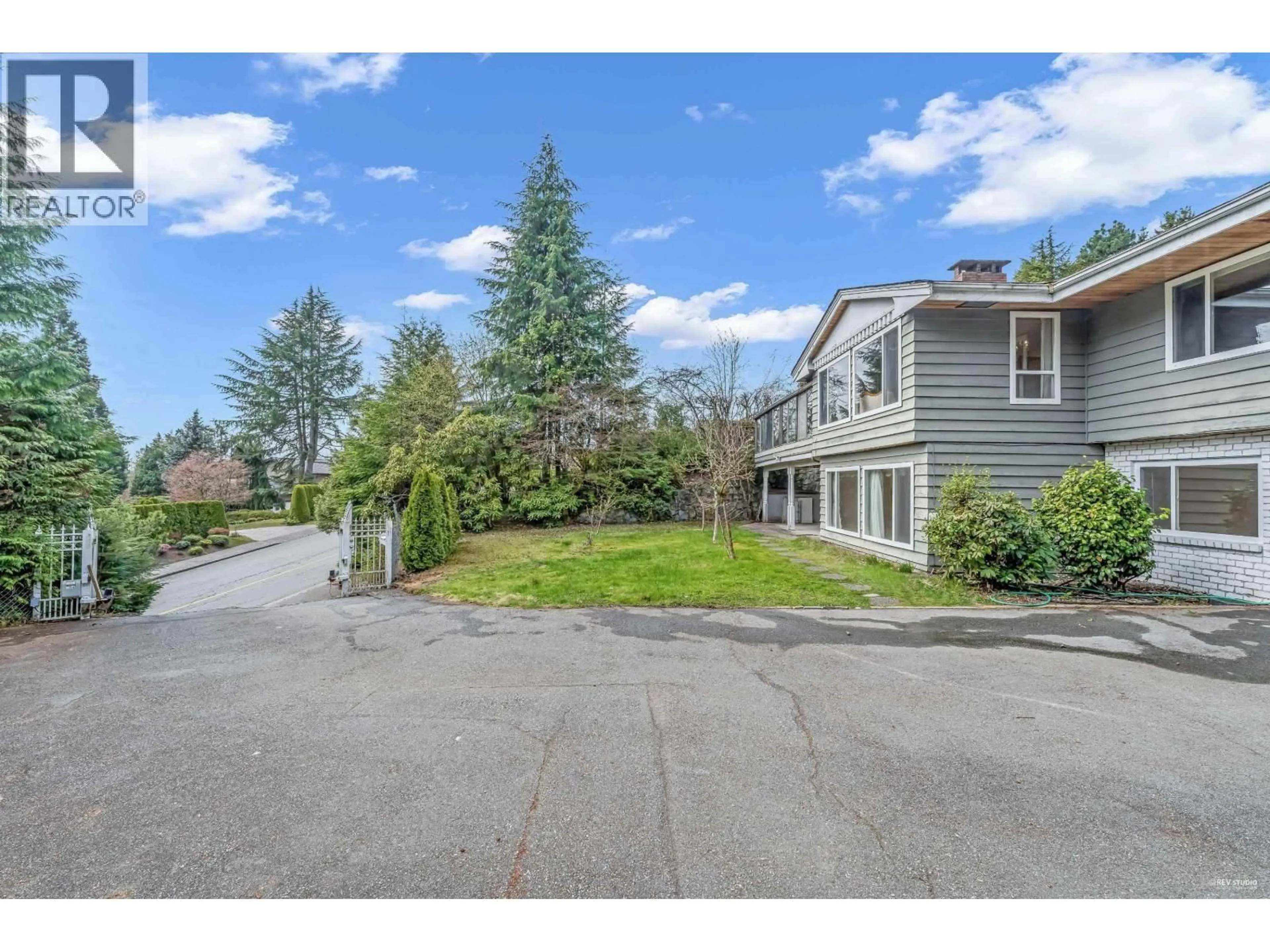 A pic from outside/outdoor area/front of a property/back of a property/a pic from drone, street for 1181 CHARTWELL DRIVE, West Vancouver British Columbia V7S2R1