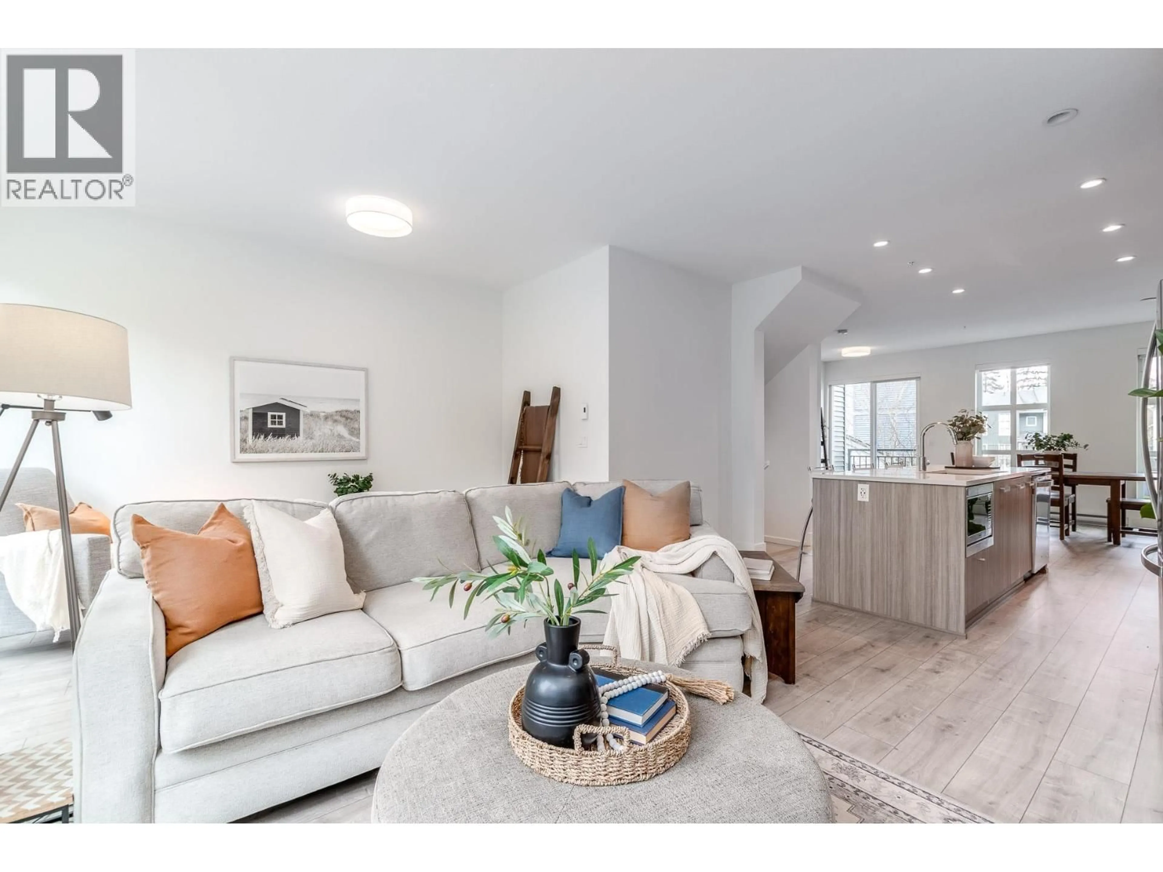 Living room with furniture, unknown for 58 - 24076 112 AVENUE, Maple Ridge British Columbia V2W0K2