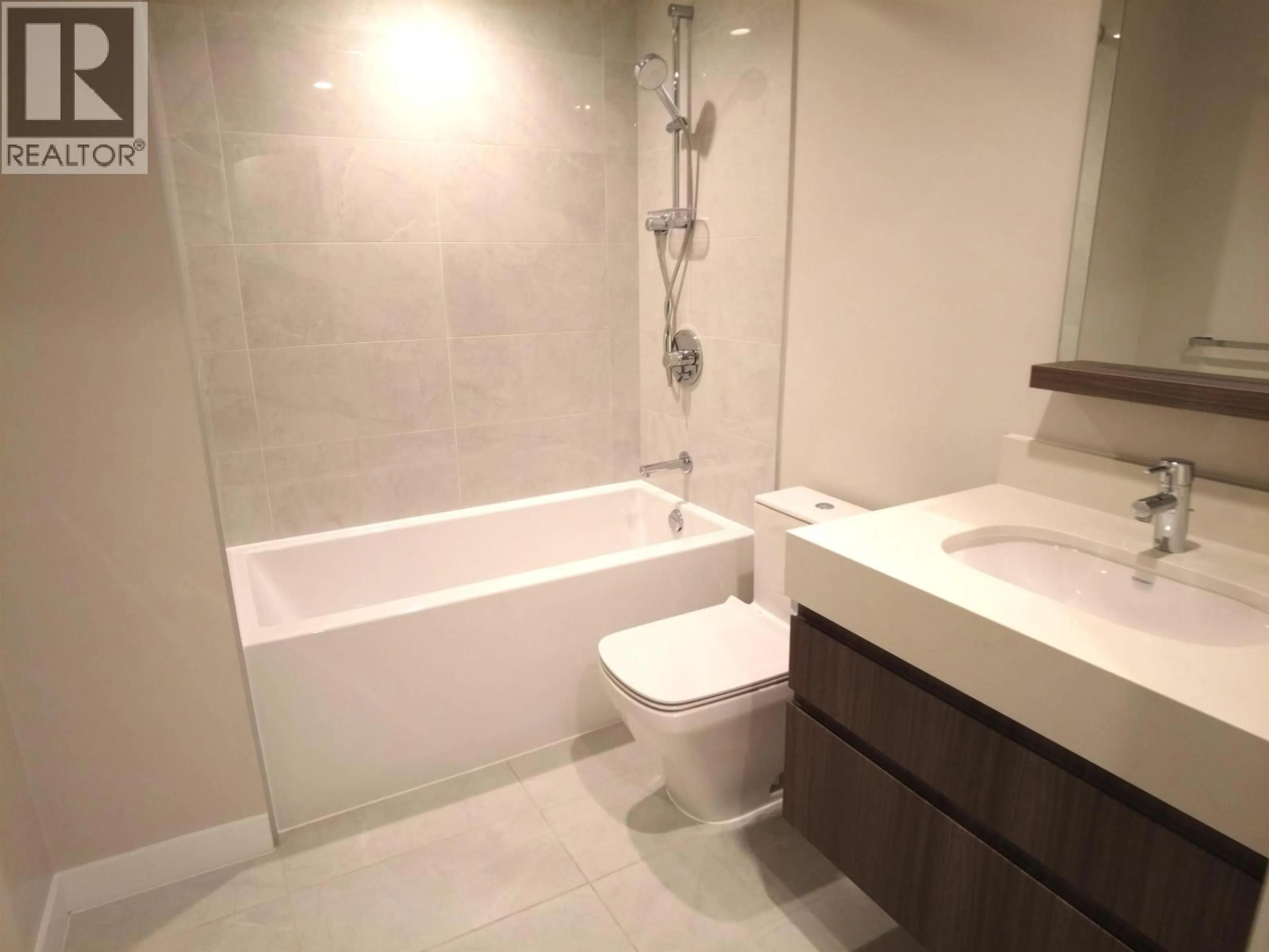 Standard bathroom, ceramic/tile floor for 307 - 6537 TELFORD AVENUE, Burnaby British Columbia V5H0K9