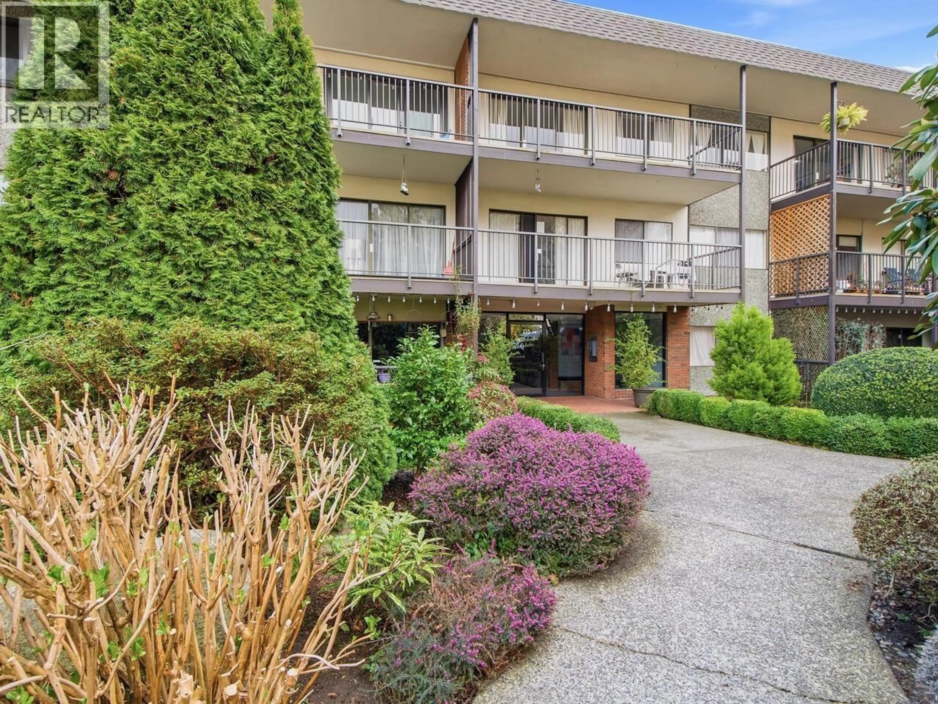 Patio, unknown for 315 - 155 5TH STREET, North Vancouver British Columbia V7L1L3