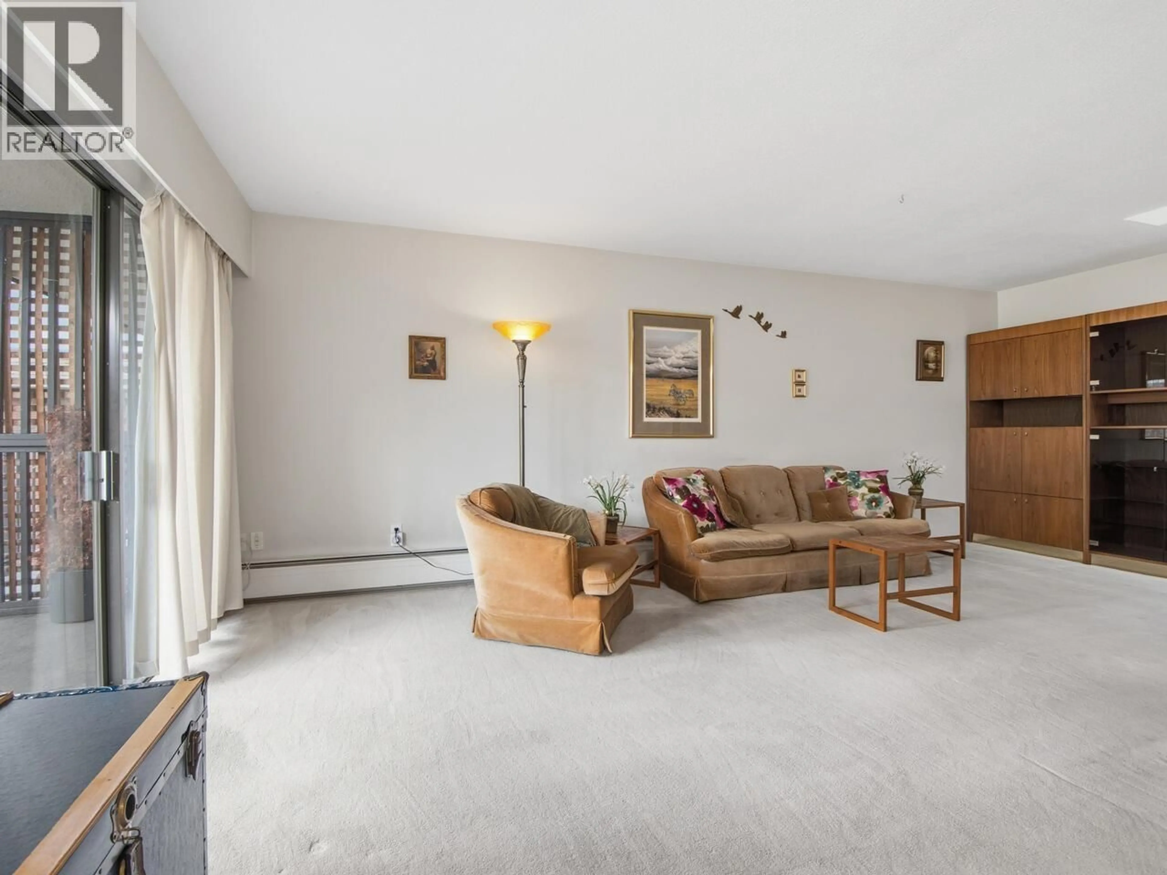 Living room with furniture, unknown for 315 - 155 5TH STREET, North Vancouver British Columbia V7L1L3