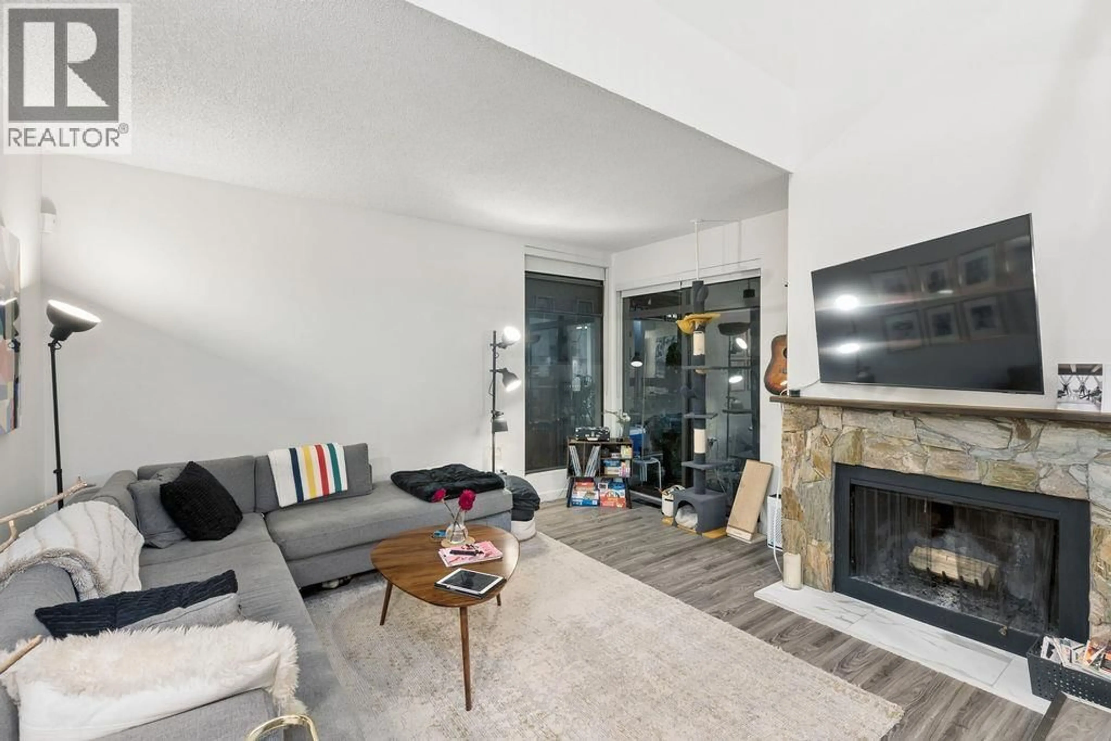 Living room with furniture, unknown for 4418 YEW STREET, Vancouver British Columbia V6L3C8