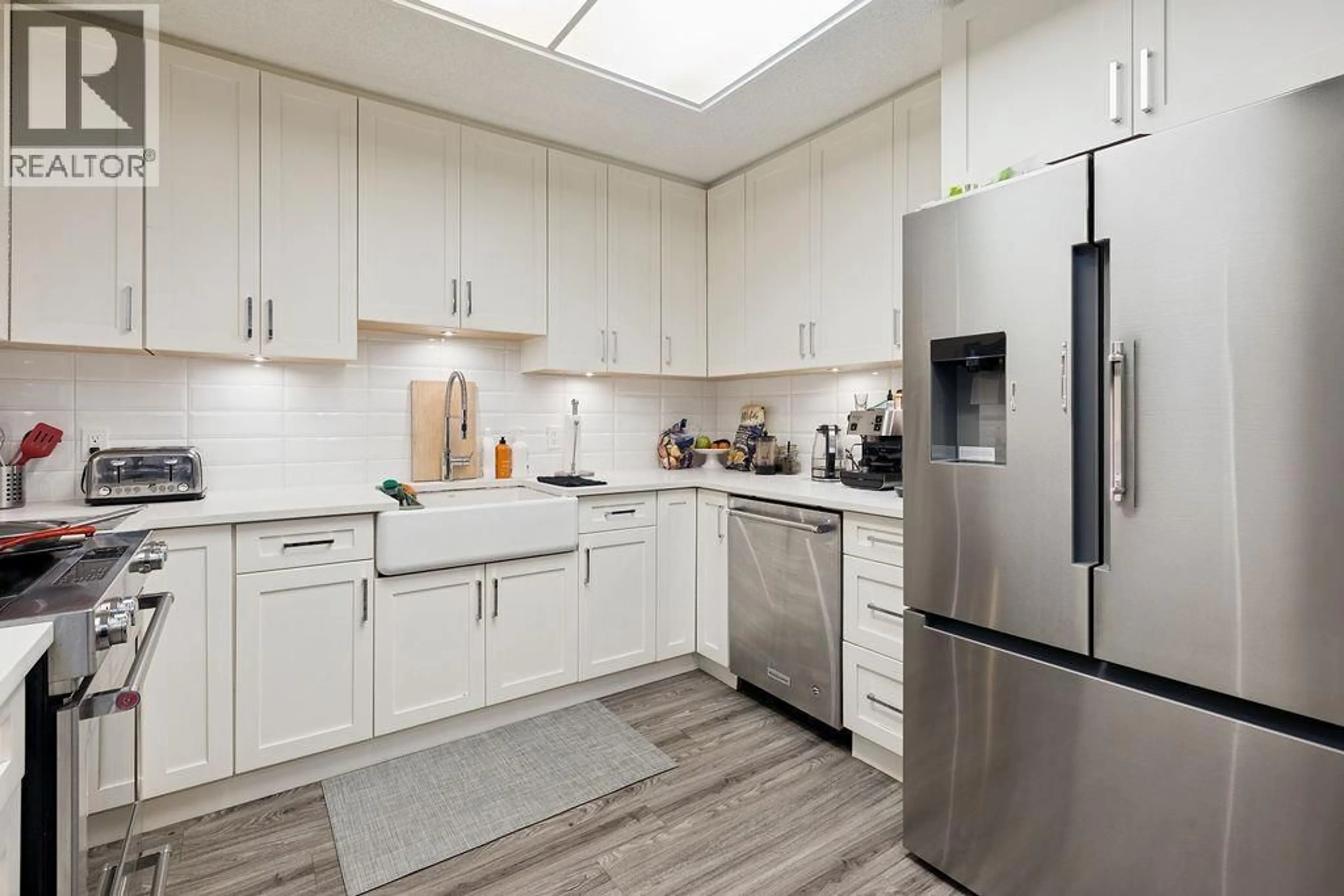 Unknown for 4418 YEW STREET, Vancouver British Columbia V6L3C8