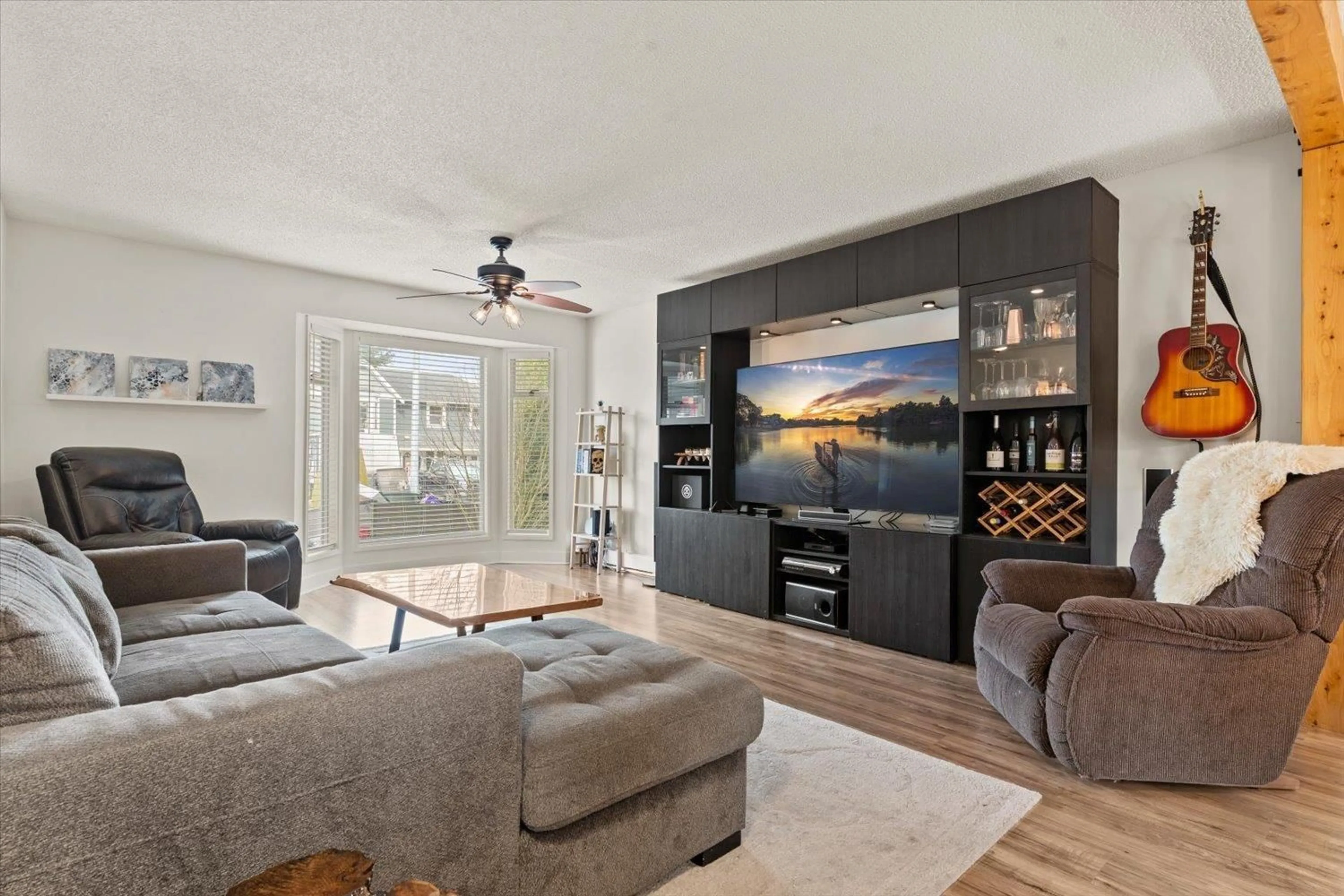 Living room with furniture, unknown for 45762 TIMOTHY AVENUE, Chilliwack British Columbia V2R2S3