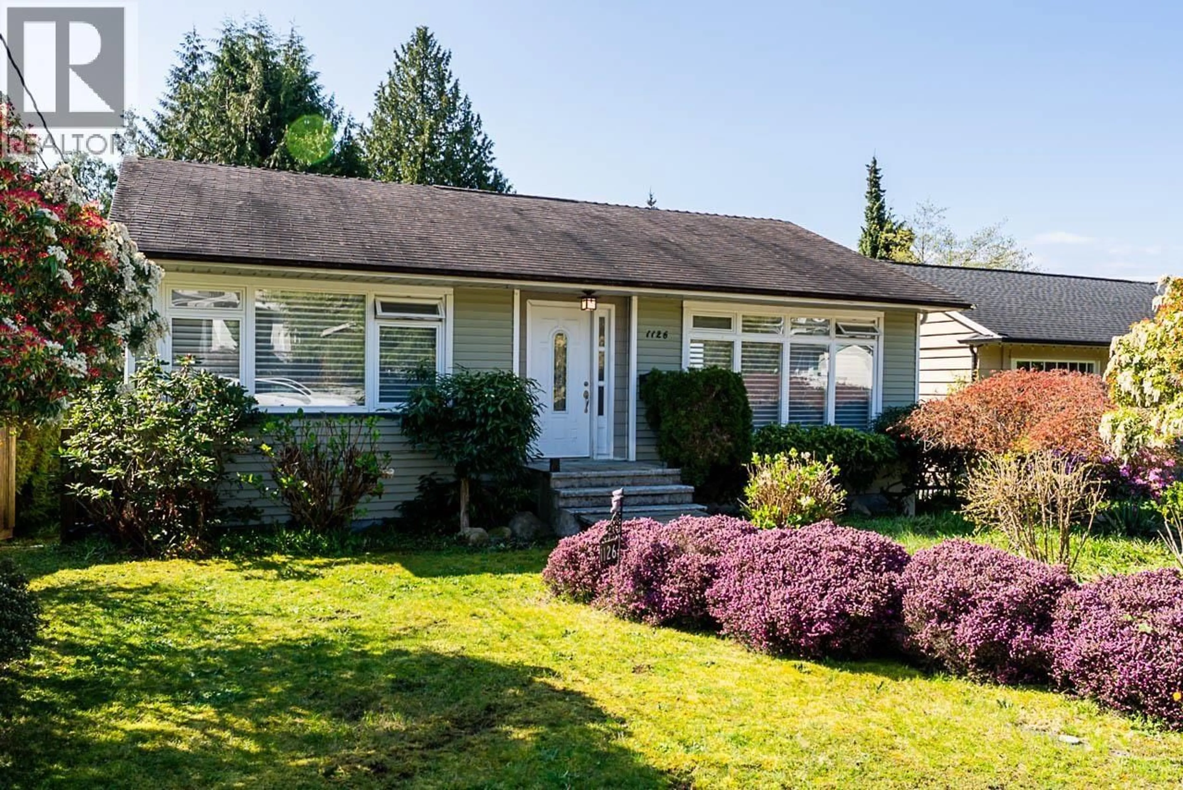 Home with vinyl exterior material, street for 1126 KINGS AVENUE, West Vancouver British Columbia V7T2C3