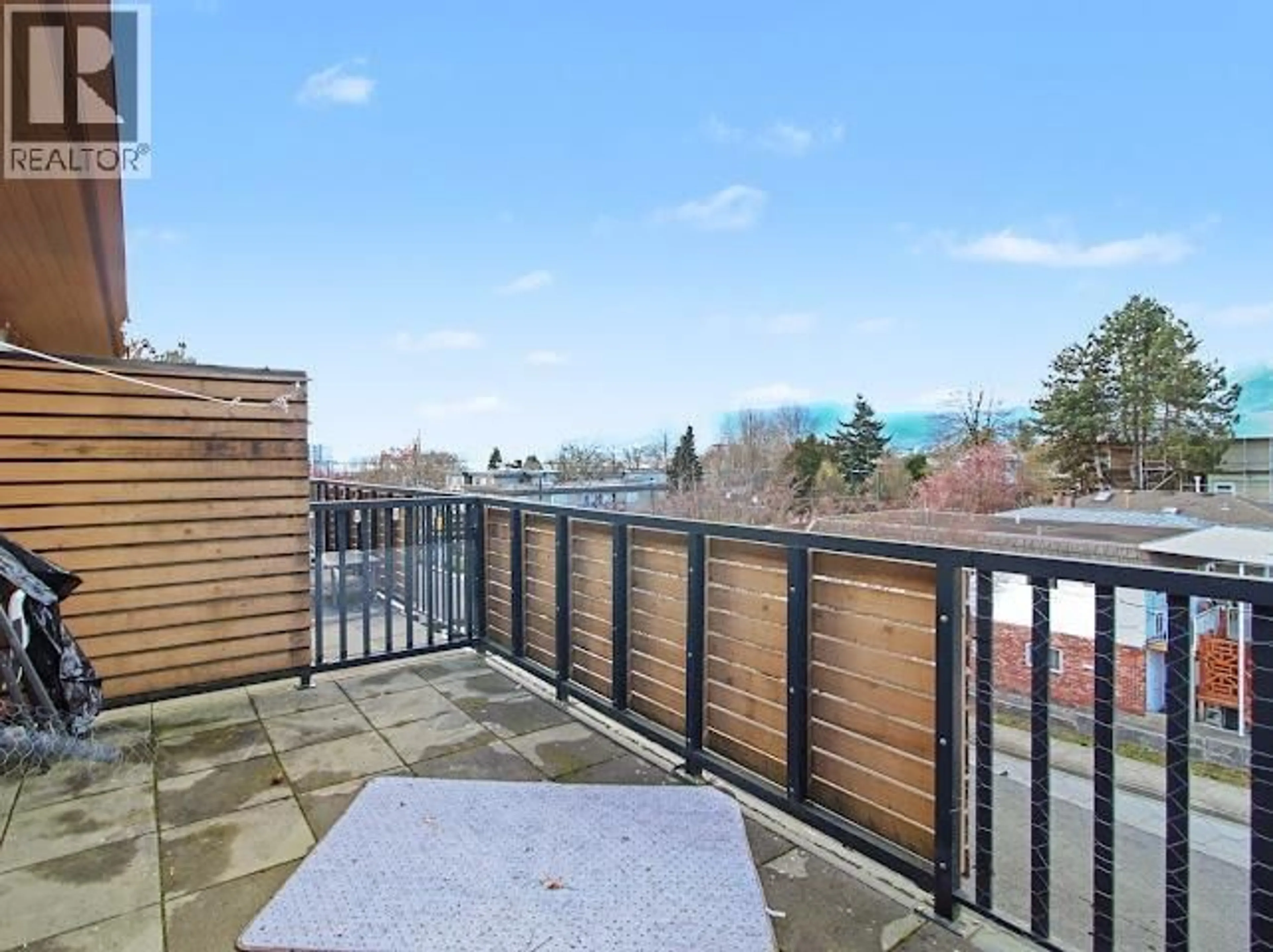 Patio, unknown for 2412 DUNDAS STREET, Vancouver British Columbia V5K1P6