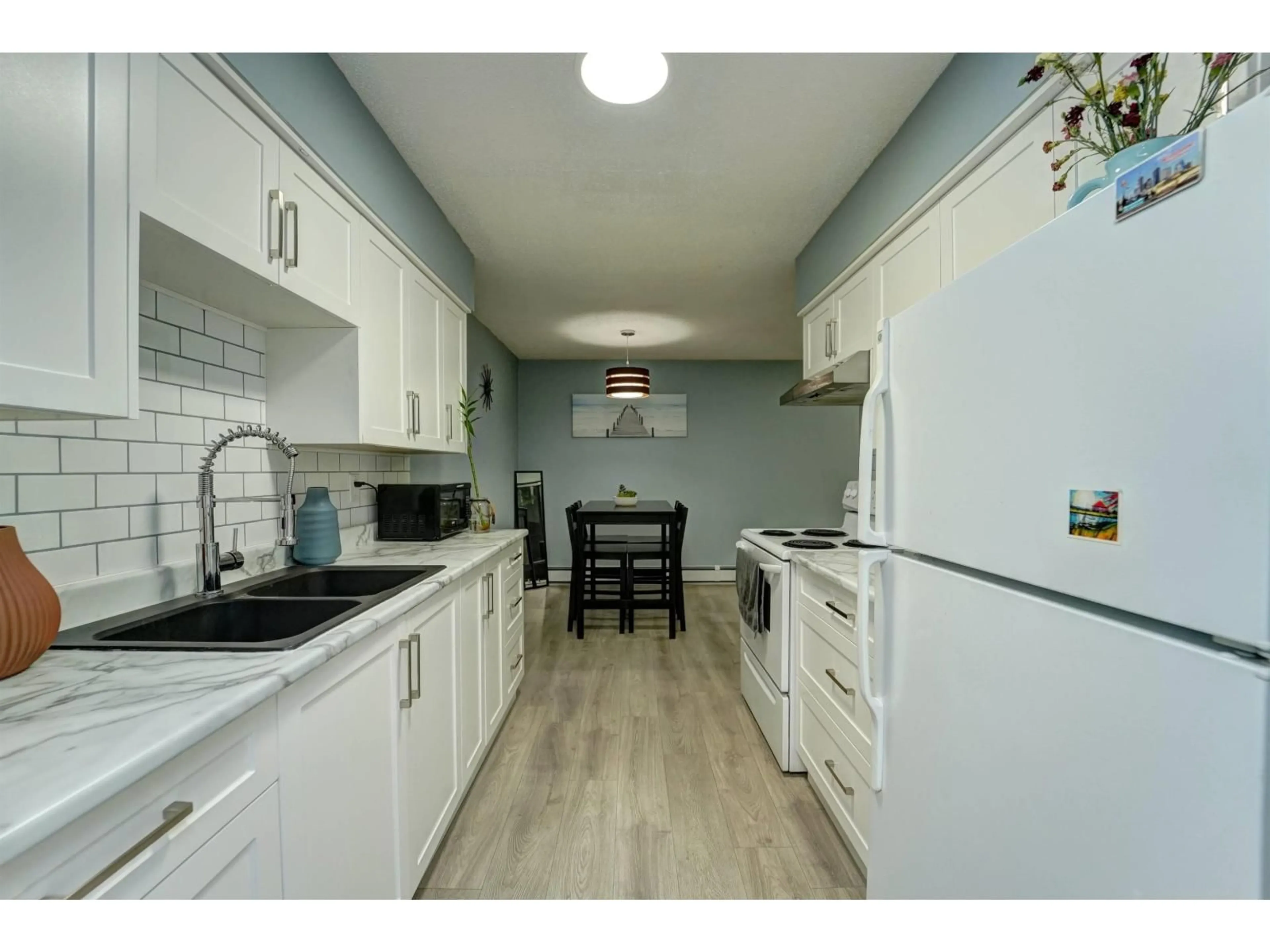 Standard kitchen, unknown for 202 - 33450 GEORGE FERGUSON WAY, Abbotsford British Columbia V2S2L8