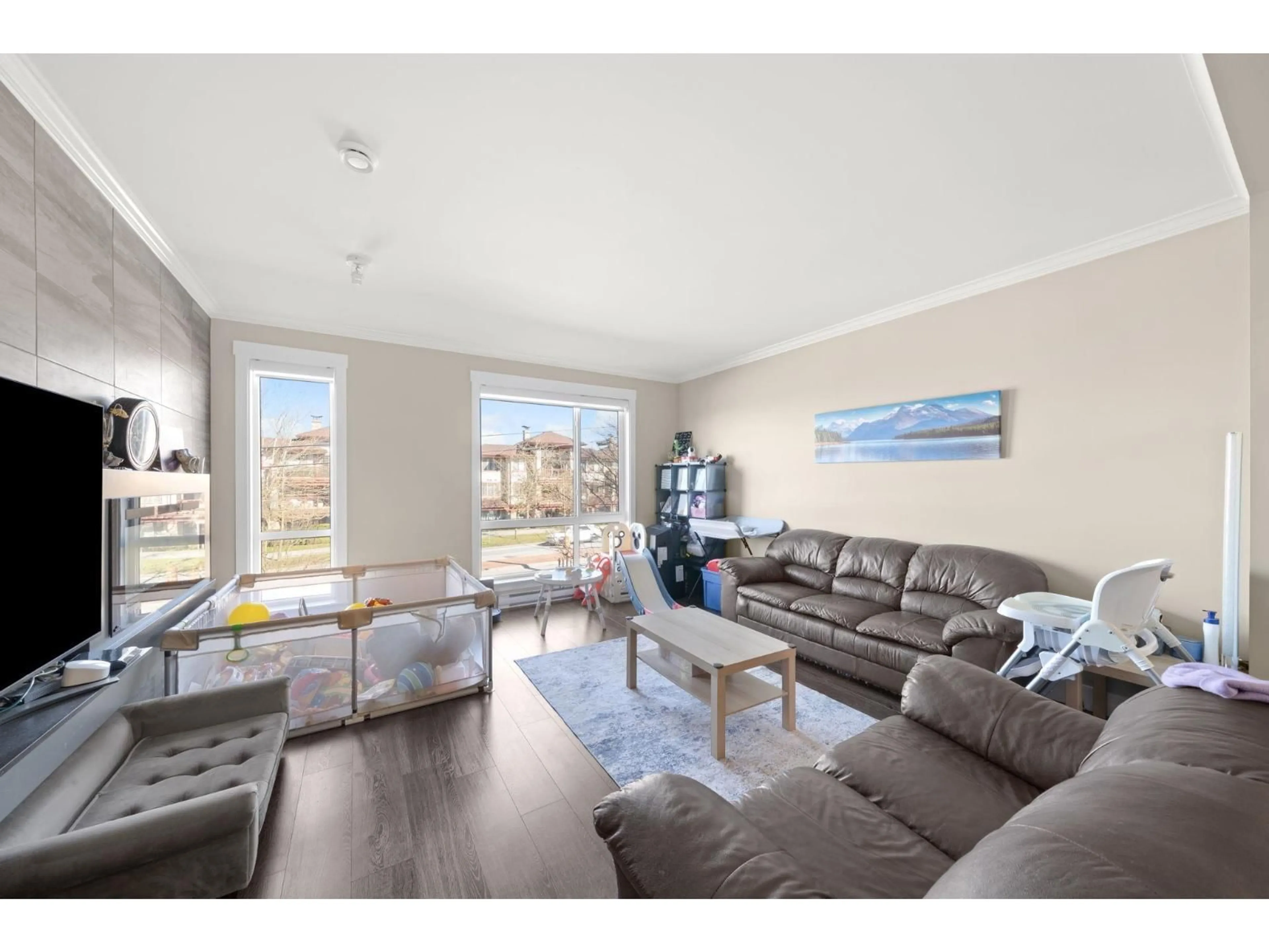 Living room with furniture, wood/laminate floor for 164 - 16488 64 AVENUE, Surrey British Columbia V3S6X6