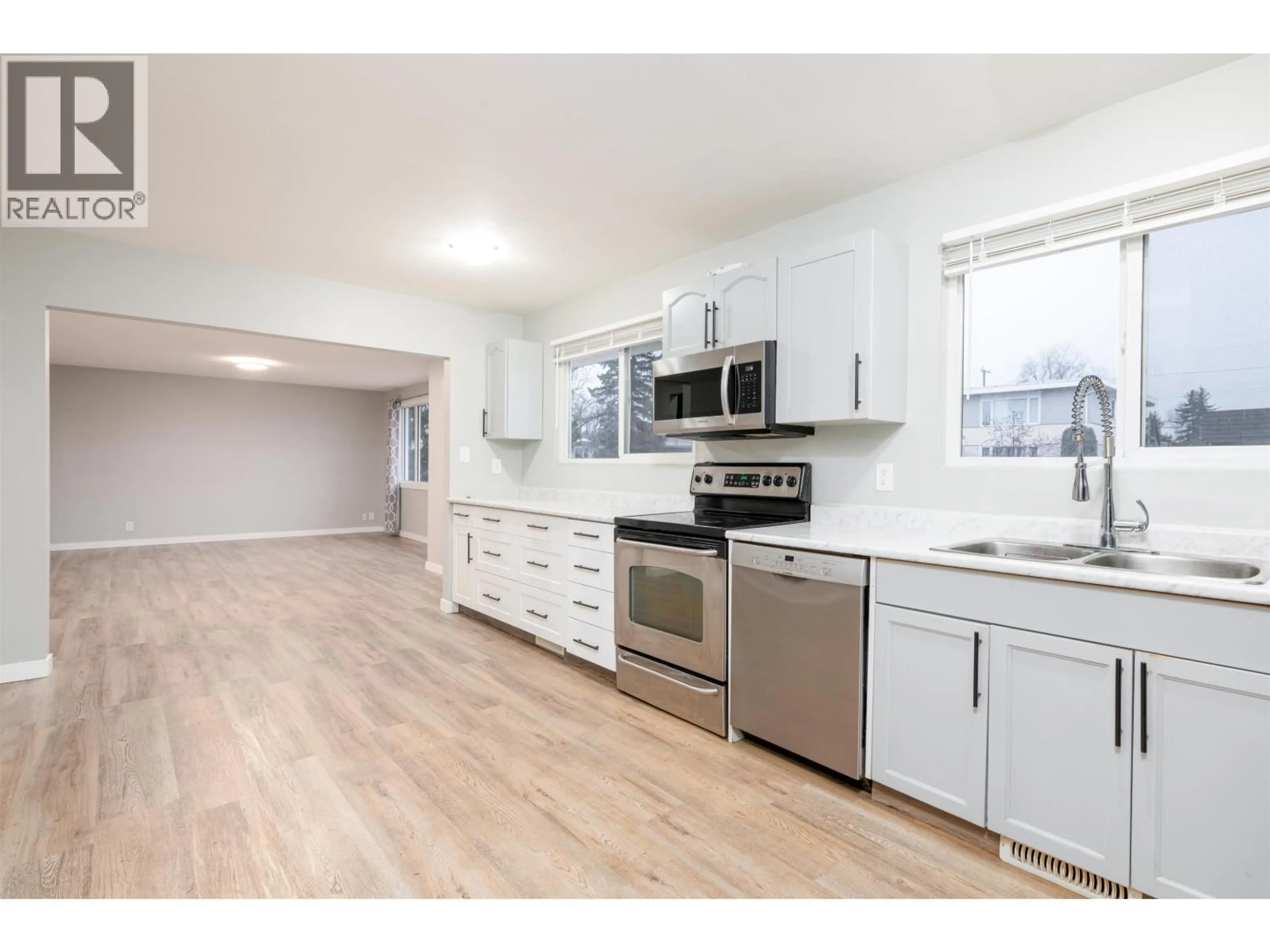 Open concept kitchen, unknown for 439 OGILVIE STREET, Prince George British Columbia V2M3M4