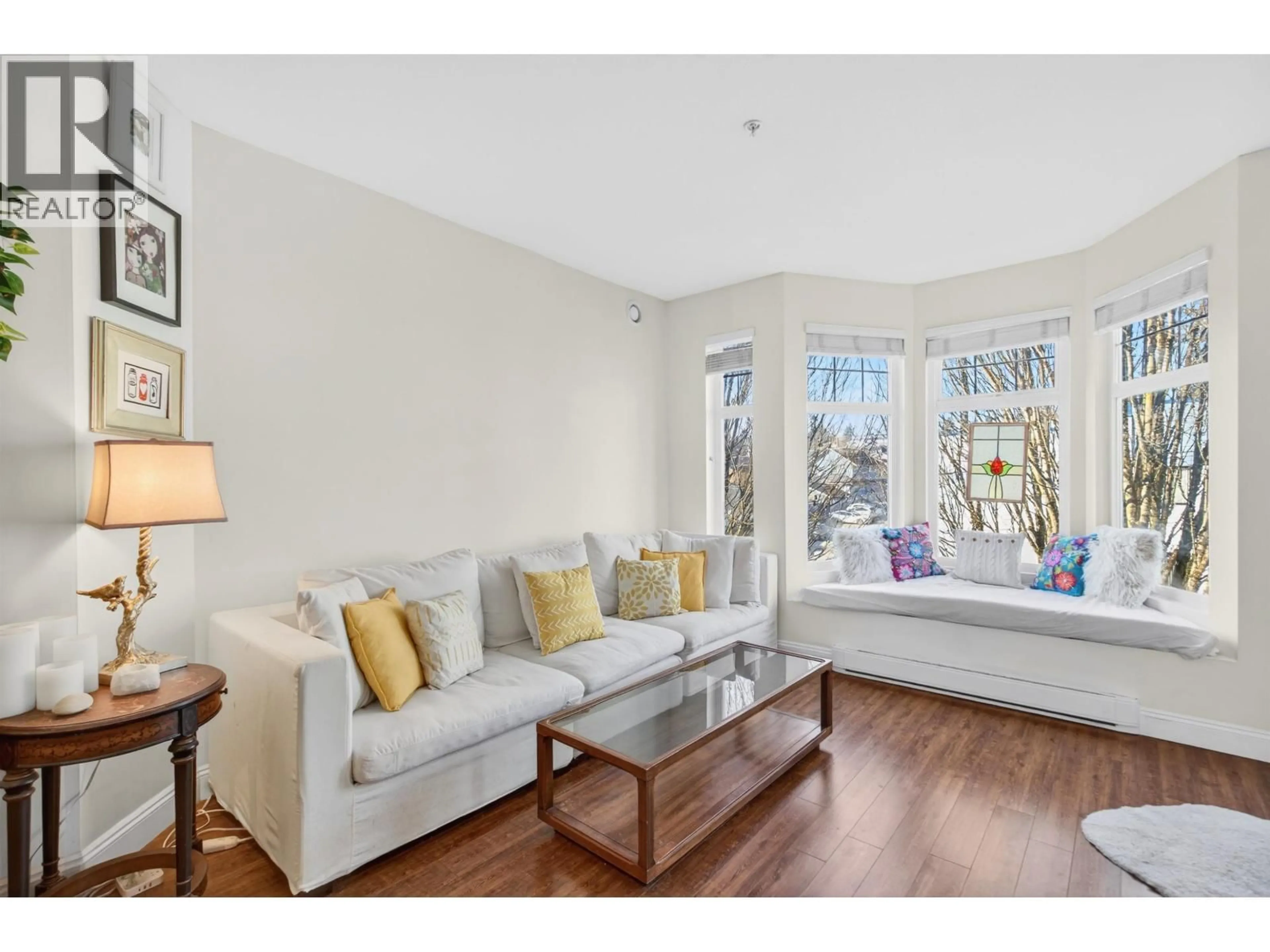 Living room with furniture, wood/laminate floor for 304 - 588 TWELFTH STREET, New Westminster British Columbia V3M4H9