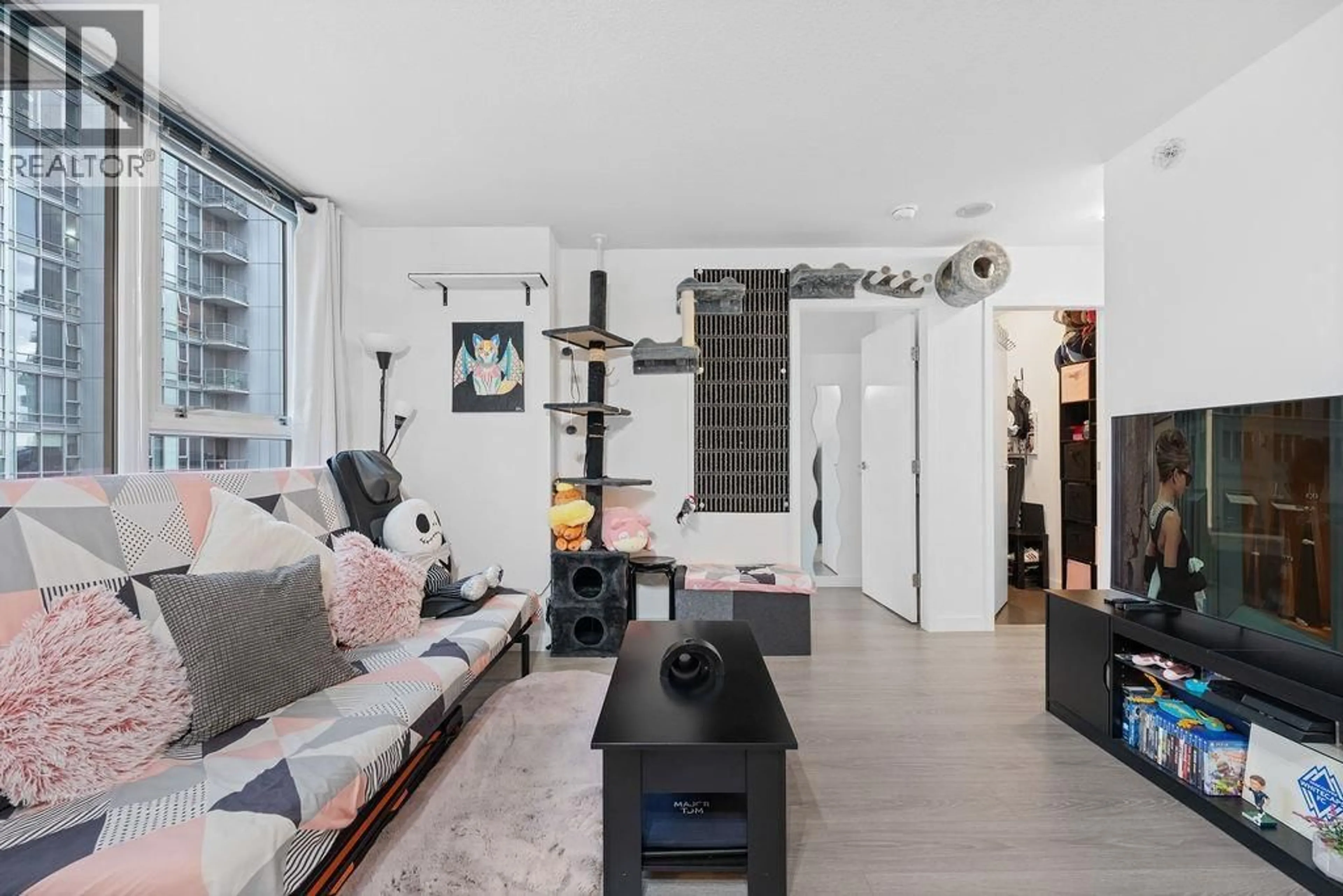 Living room with furniture, unknown for 2205 - 111 GEORGIA STREET, Vancouver British Columbia V6B1T8