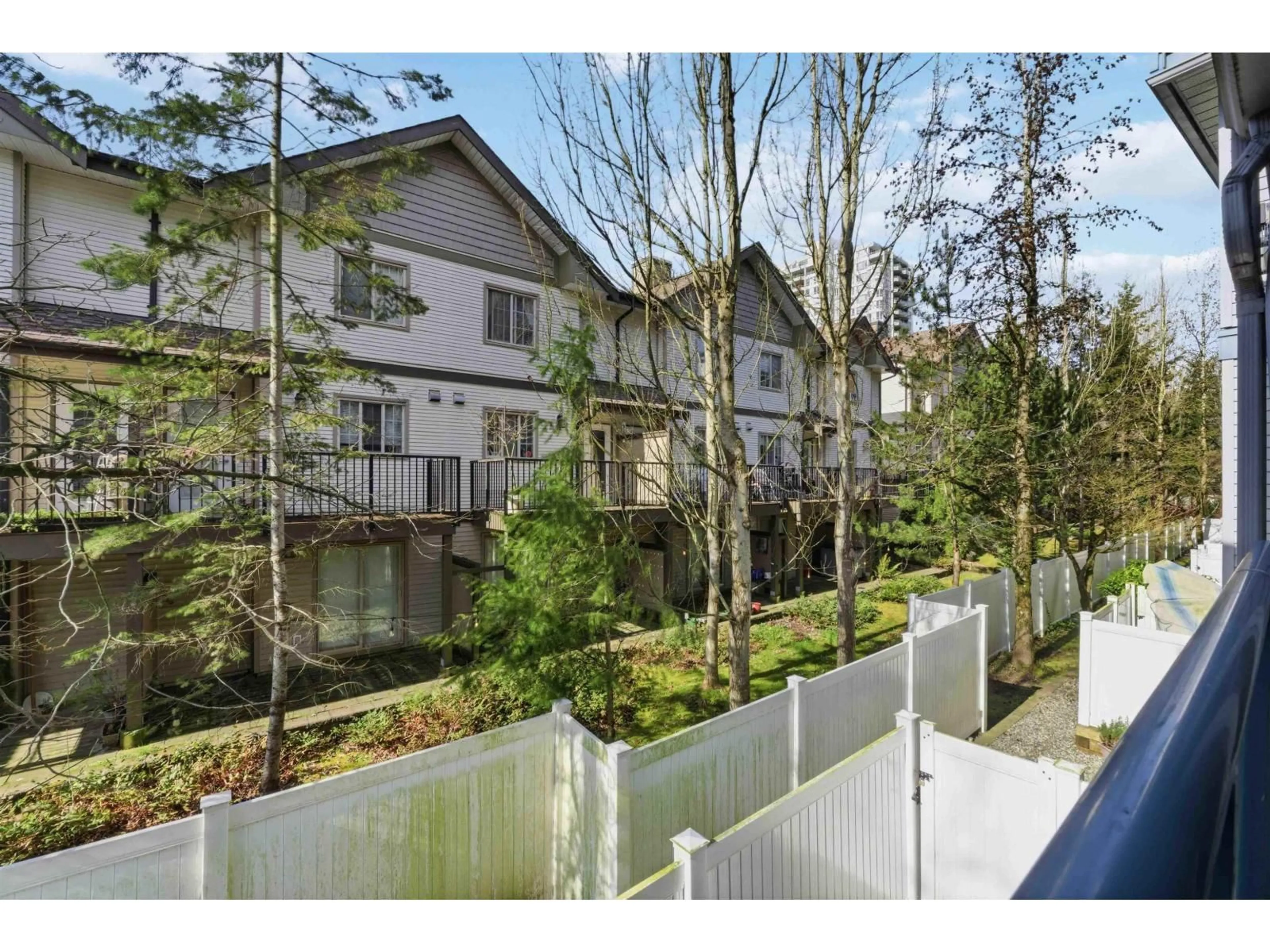 A pic from outside/outdoor area/front of a property/back of a property/a pic from drone, unknown for 204 - 14885 100 AVENUE, Surrey British Columbia V3R0W1