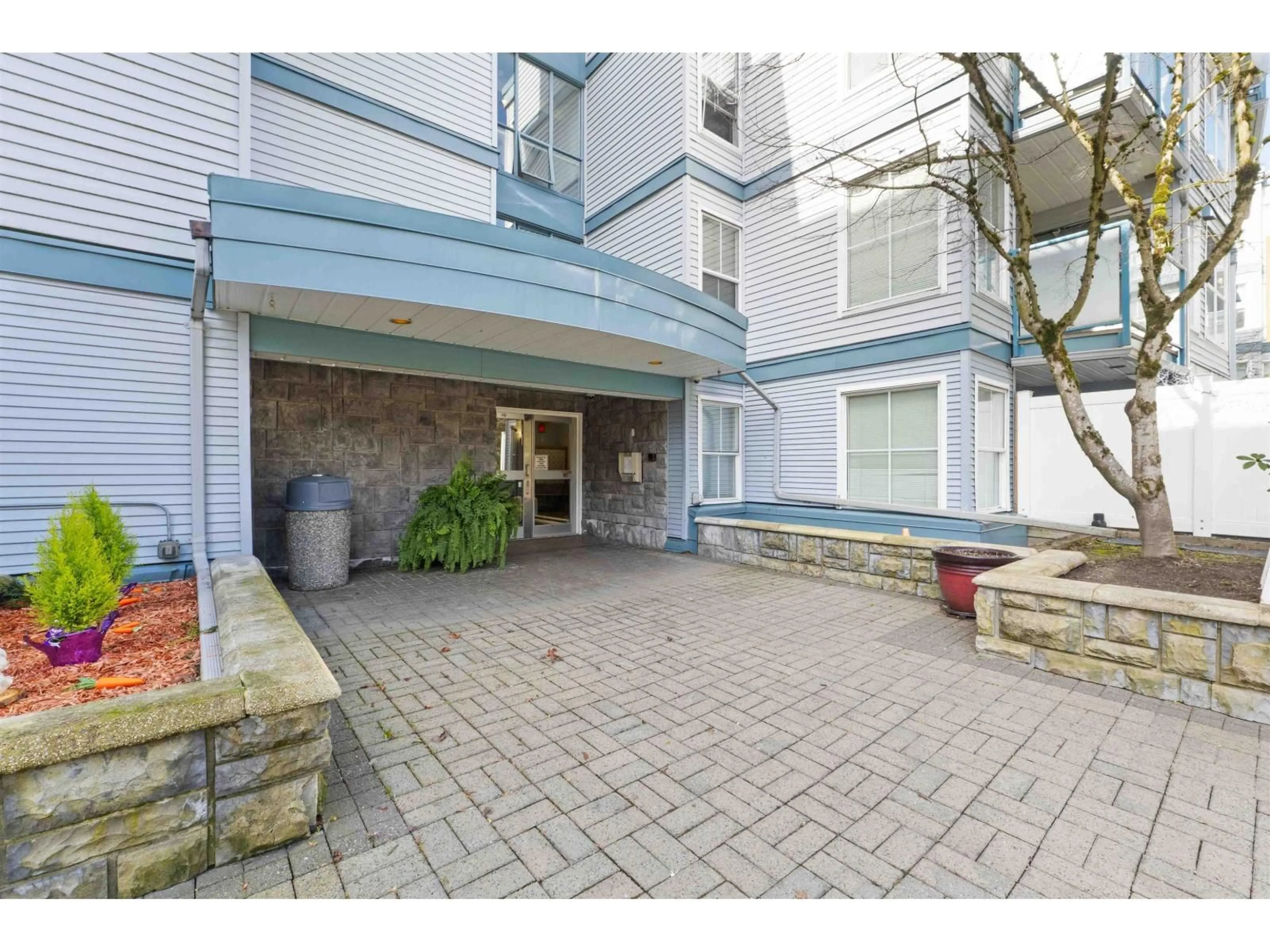 Unknown for 204 - 14885 100 AVENUE, Surrey British Columbia V3R0W1