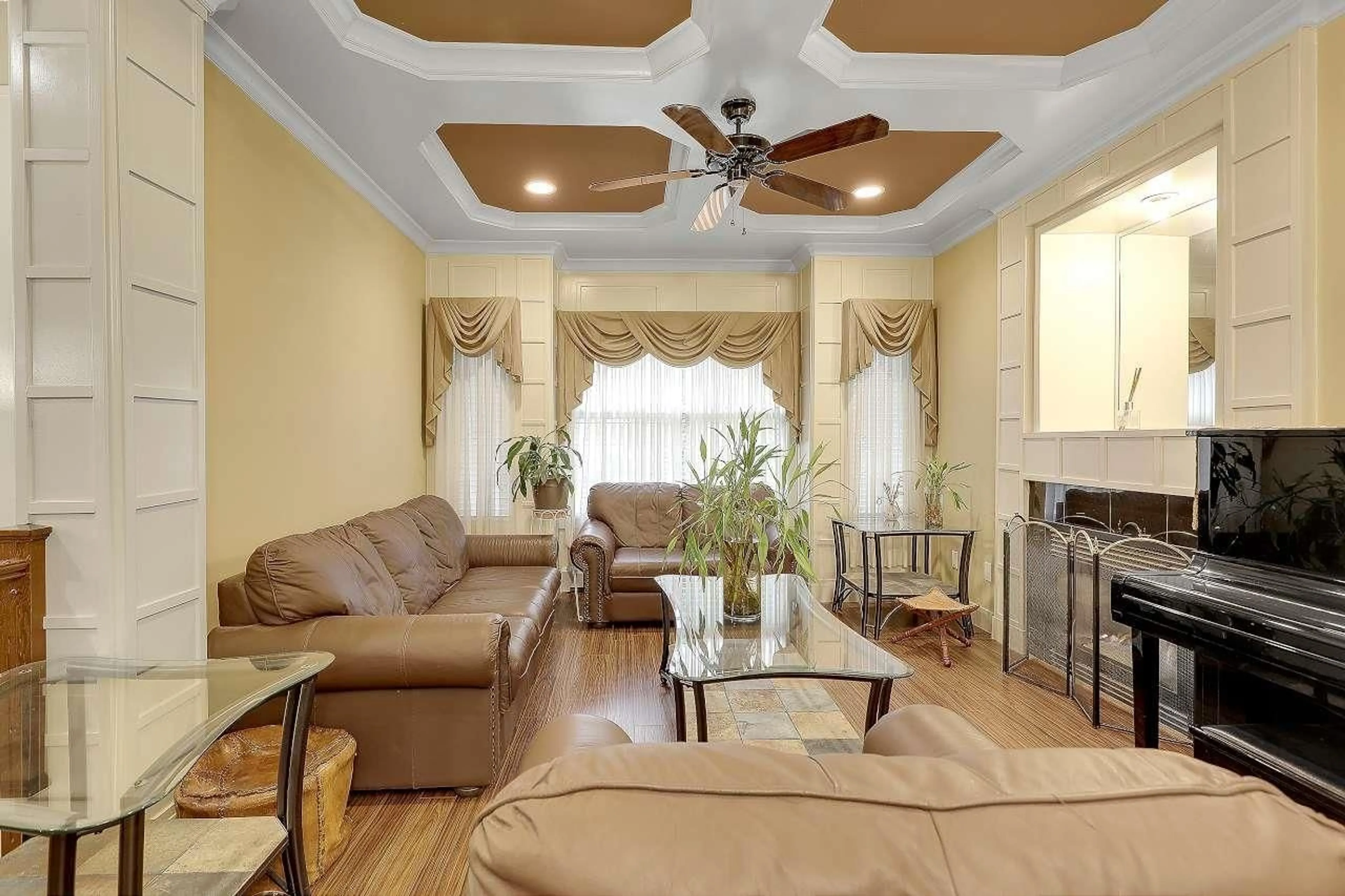 Living room with furniture, unknown for 10047 129 STREET, Surrey British Columbia V3T3G6