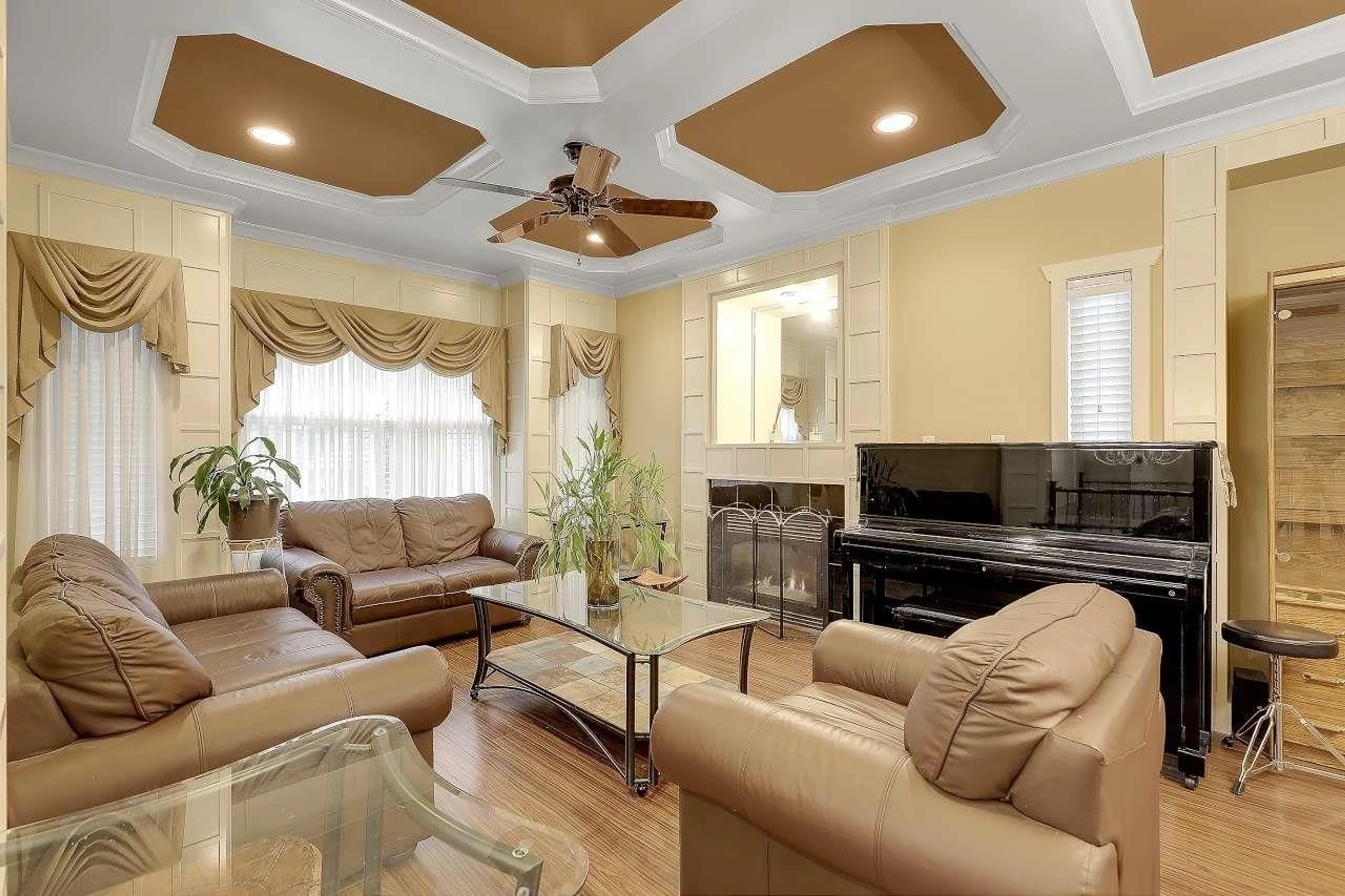 Living room with furniture, unknown for 10047 129 STREET, Surrey British Columbia V3T3G6