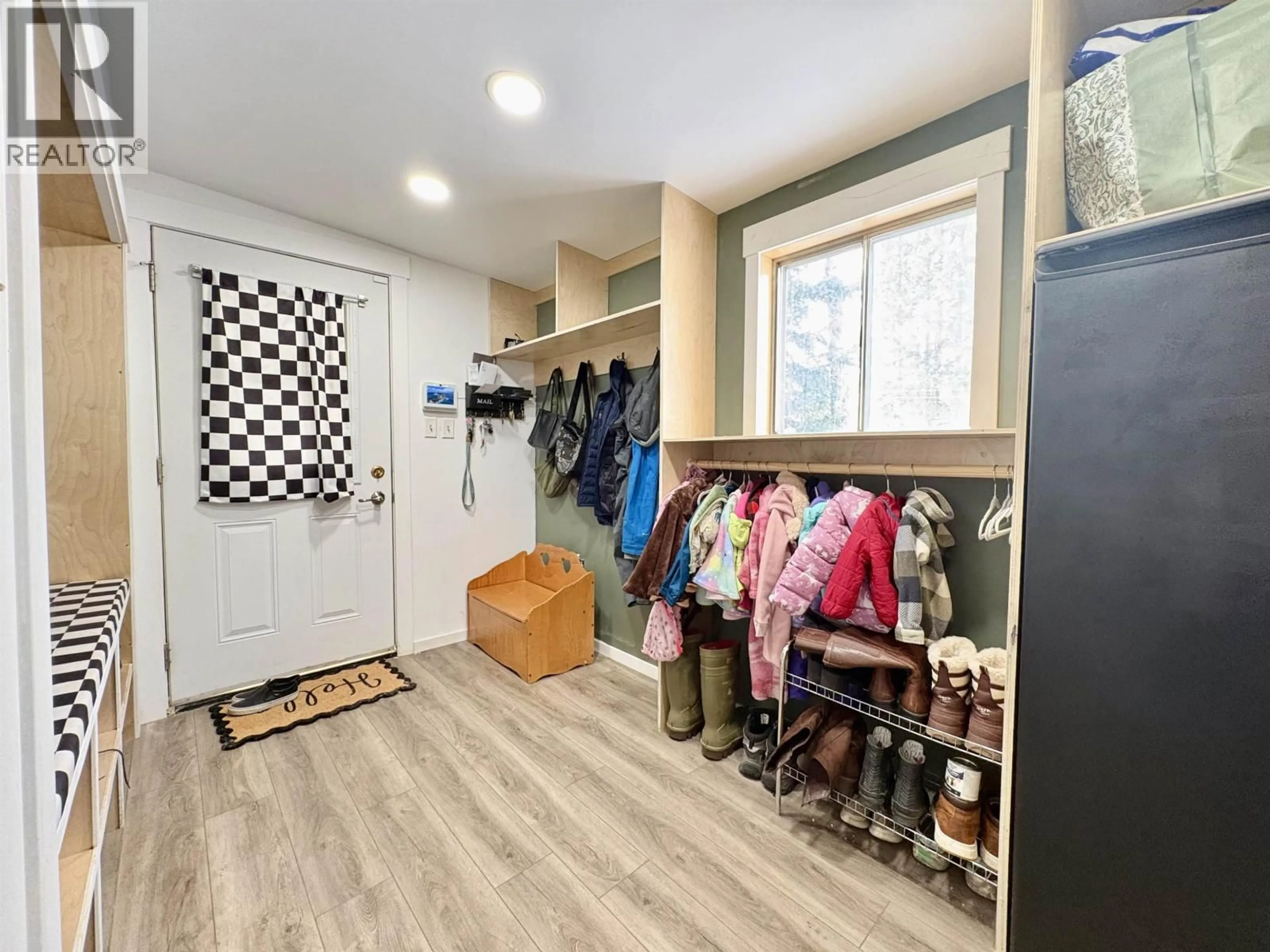 Indoor entryway for 3984 GLENDALE DRIVE, Prince George British Columbia V2K2V5