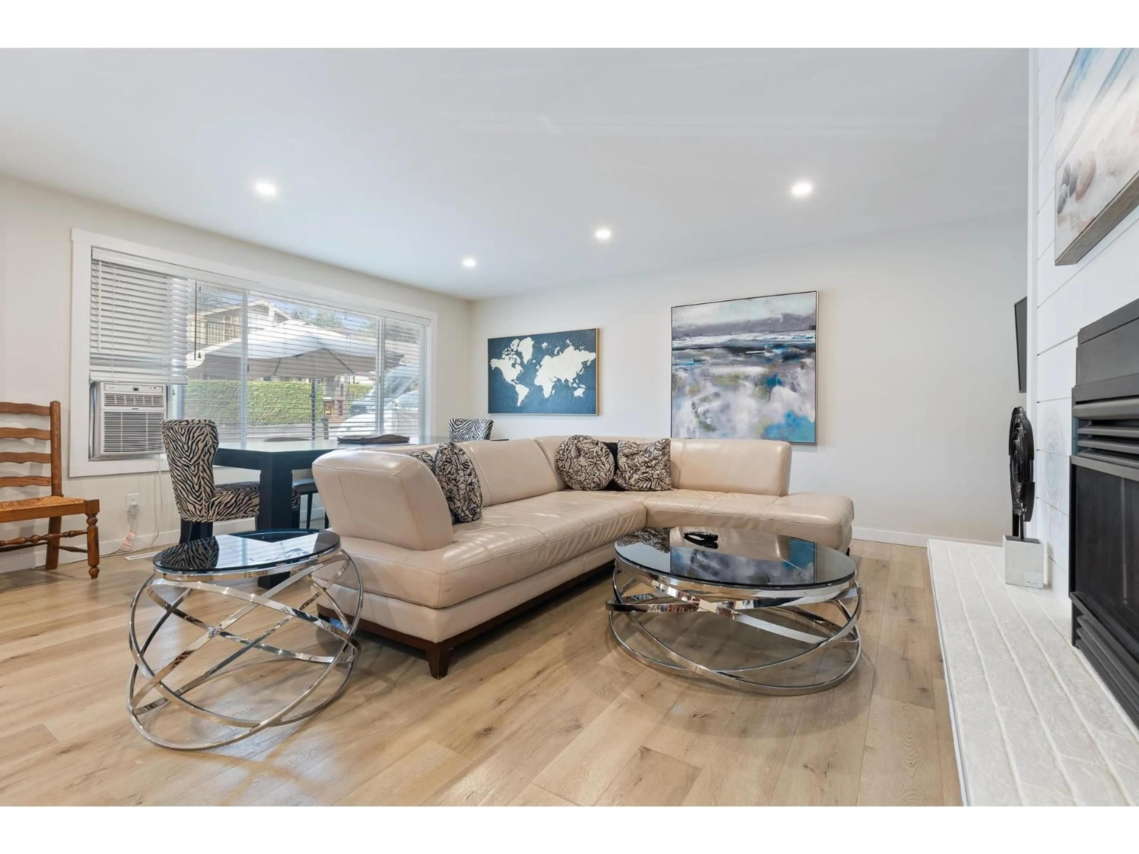 Living room with furniture, unknown for 395 ALDER STREET, Cultus Lake British Columbia V2R4Z1