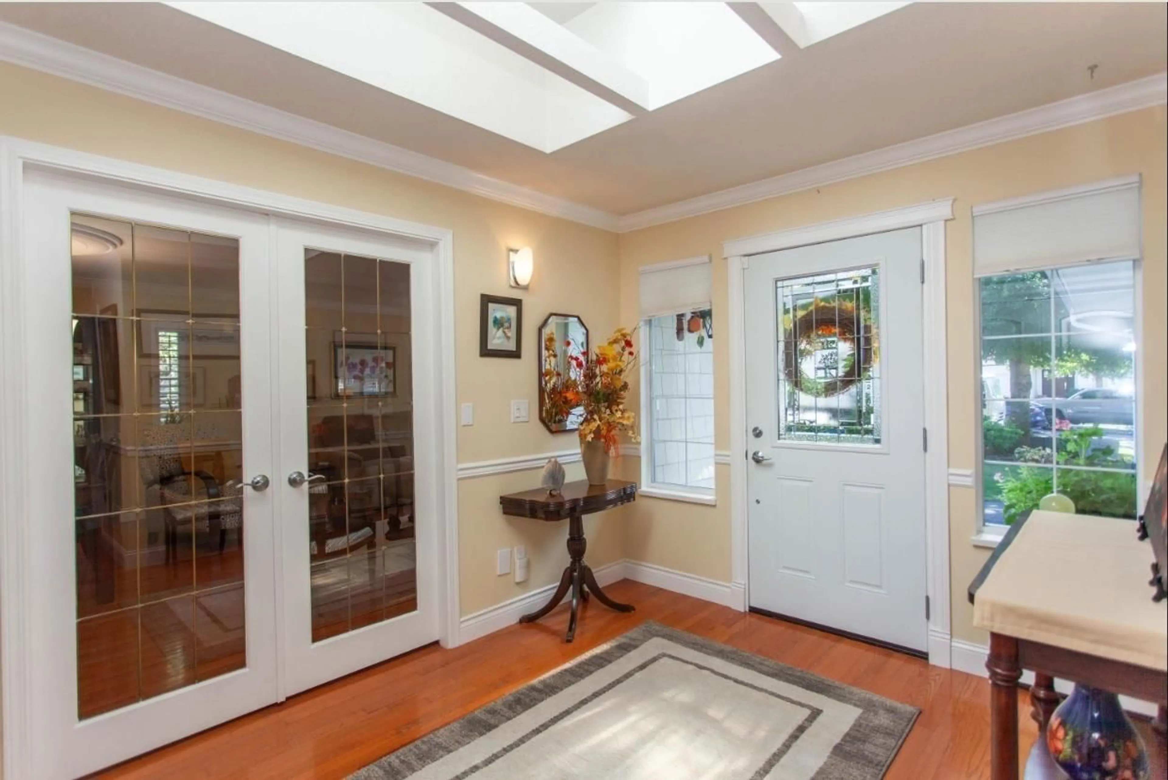 Indoor entryway for 12665 24A AVENUE, Surrey British Columbia V4A8N8