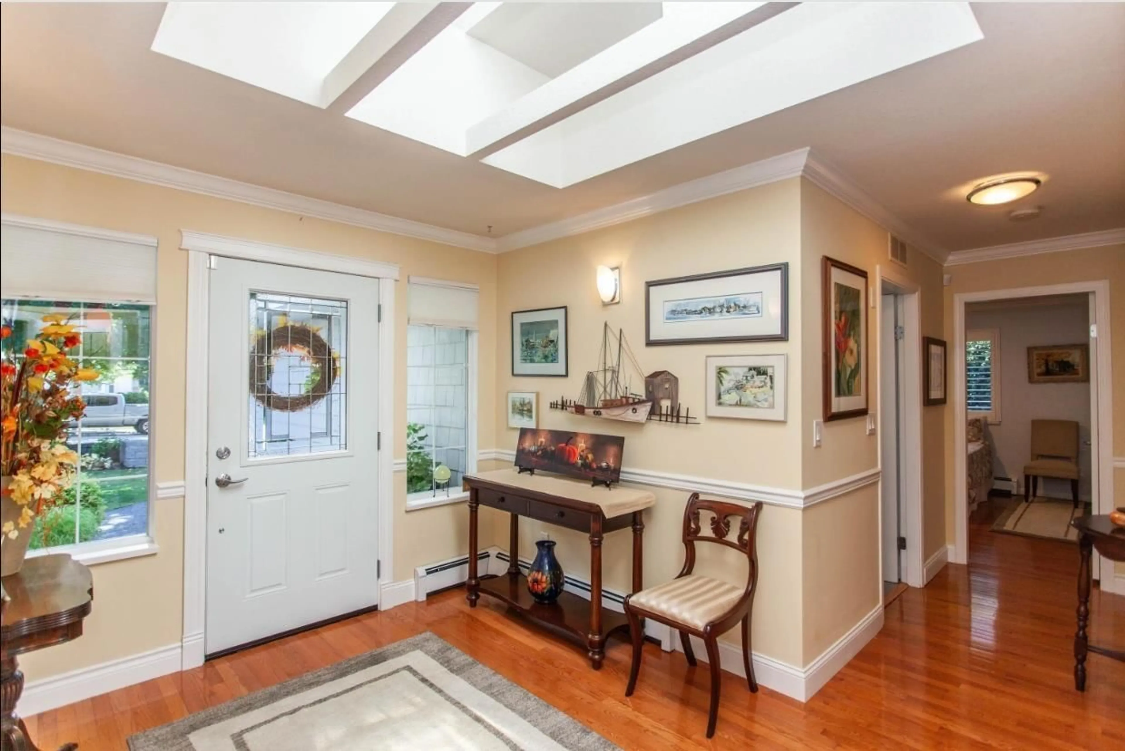 Indoor entryway for 12665 24A AVENUE, Surrey British Columbia V4A8N8