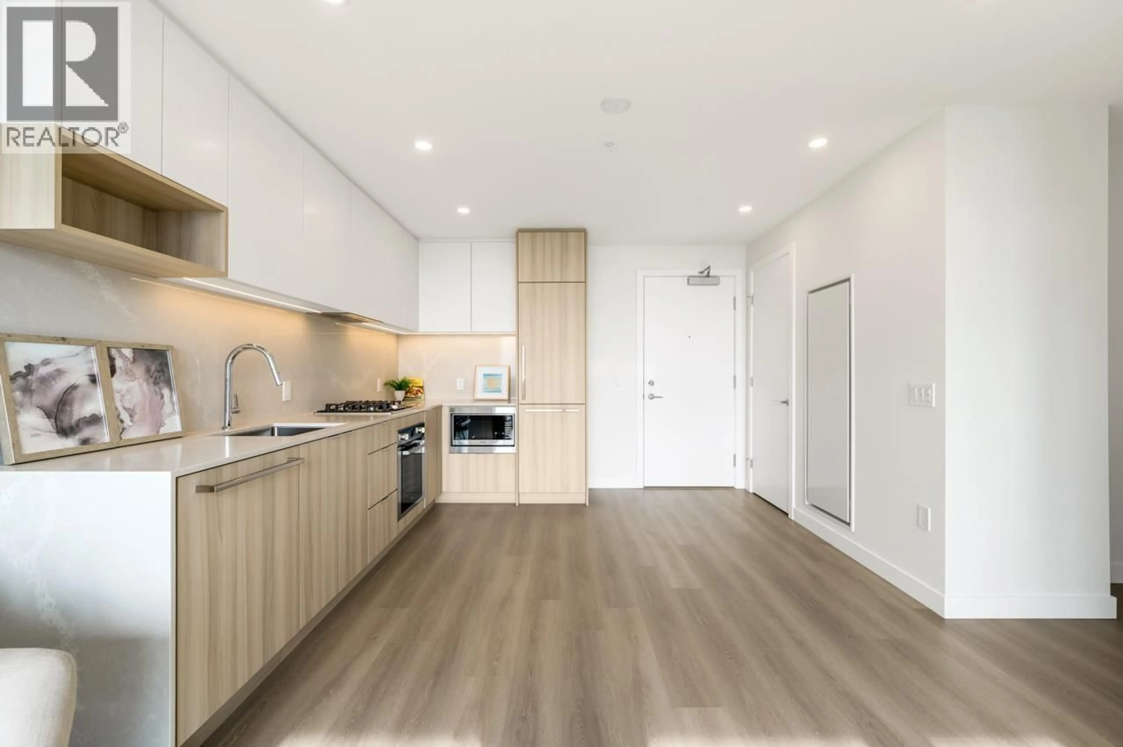 Open concept kitchen, wood/laminate floor for 2207 - 6087 WILSON AVENUE, Burnaby British Columbia V5H0M1