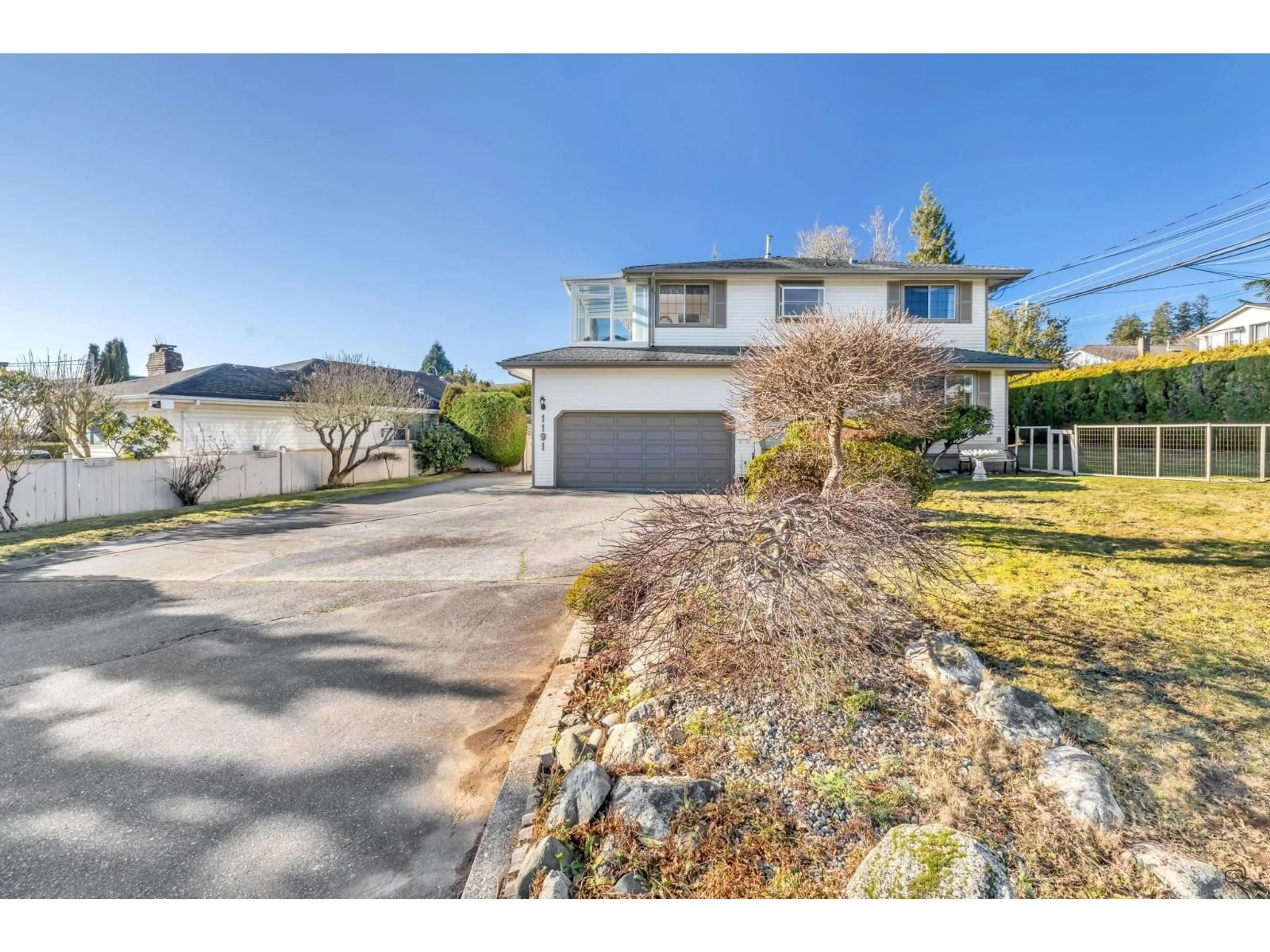 A pic from outside/outdoor area/front of a property/back of a property/a pic from drone, street for 1191 FINLAY STREET, White Rock British Columbia V4B4K9