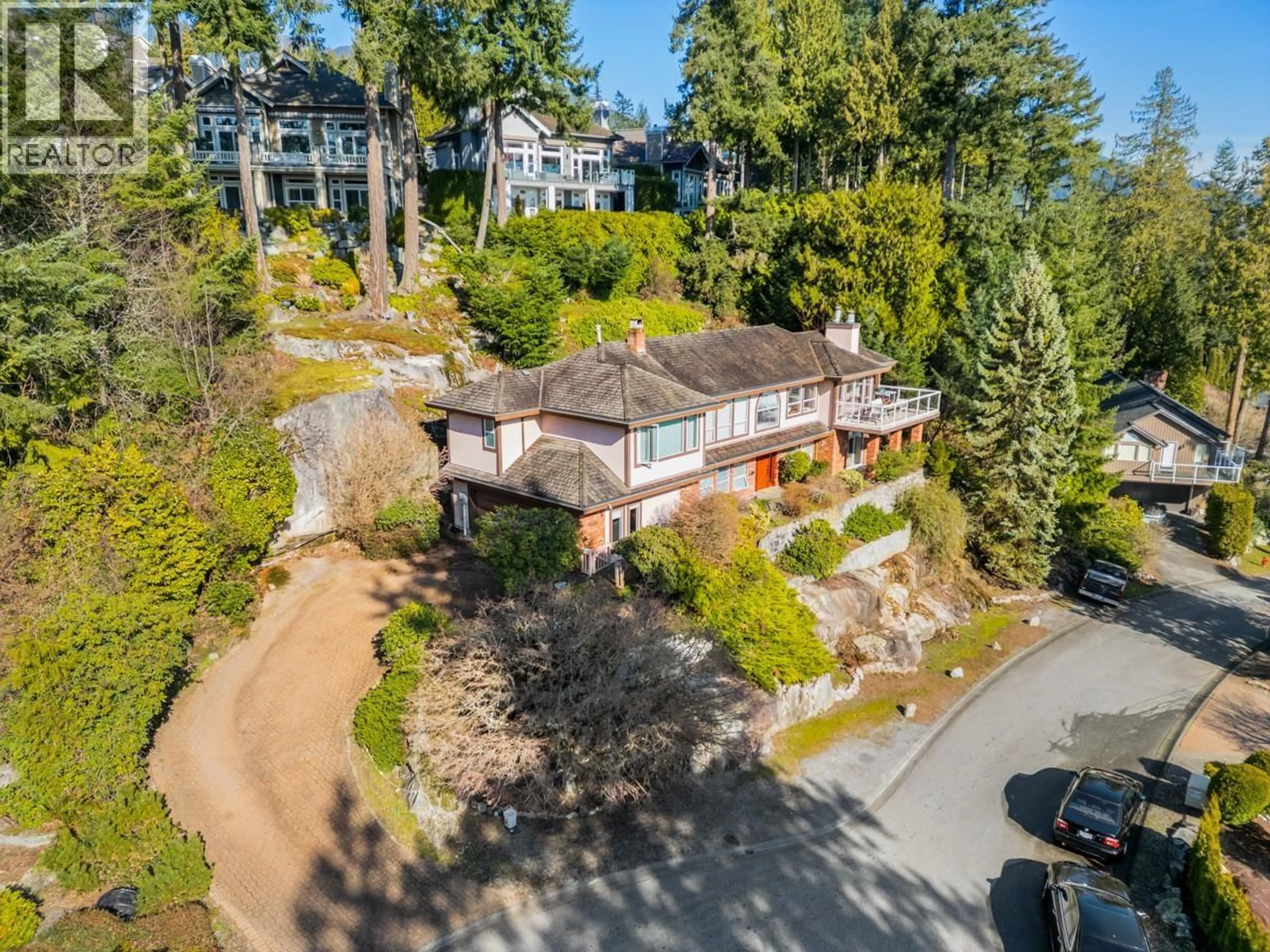 A pic from outside/outdoor area/front of a property/back of a property/a pic from drone, unknown for 4815 HEADLAND CLOSE, West Vancouver British Columbia V7W3C2