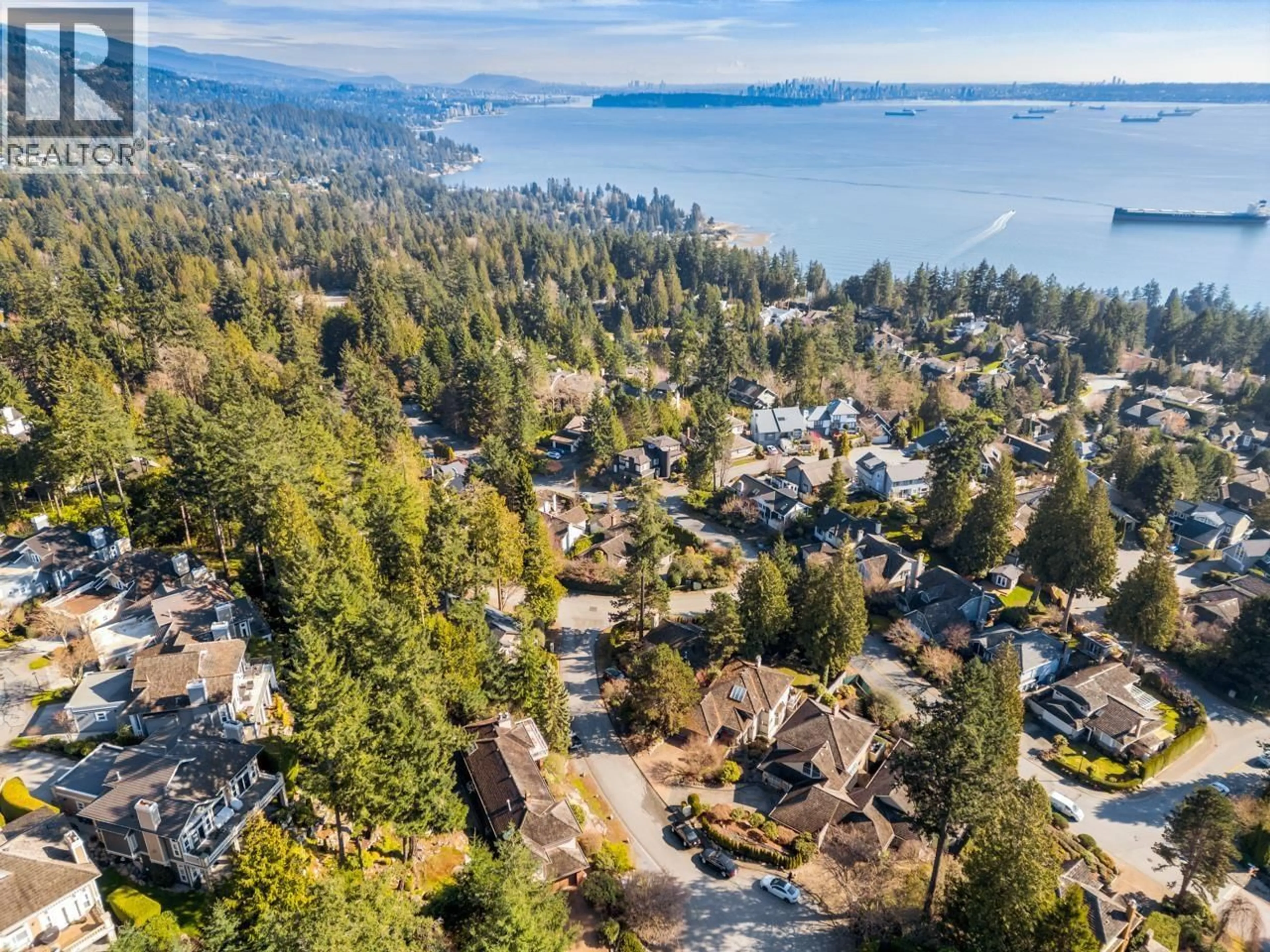 A pic from outside/outdoor area/front of a property/back of a property/a pic from drone, water/lake/river/ocean view for 4815 HEADLAND CLOSE, West Vancouver British Columbia V7W3C2
