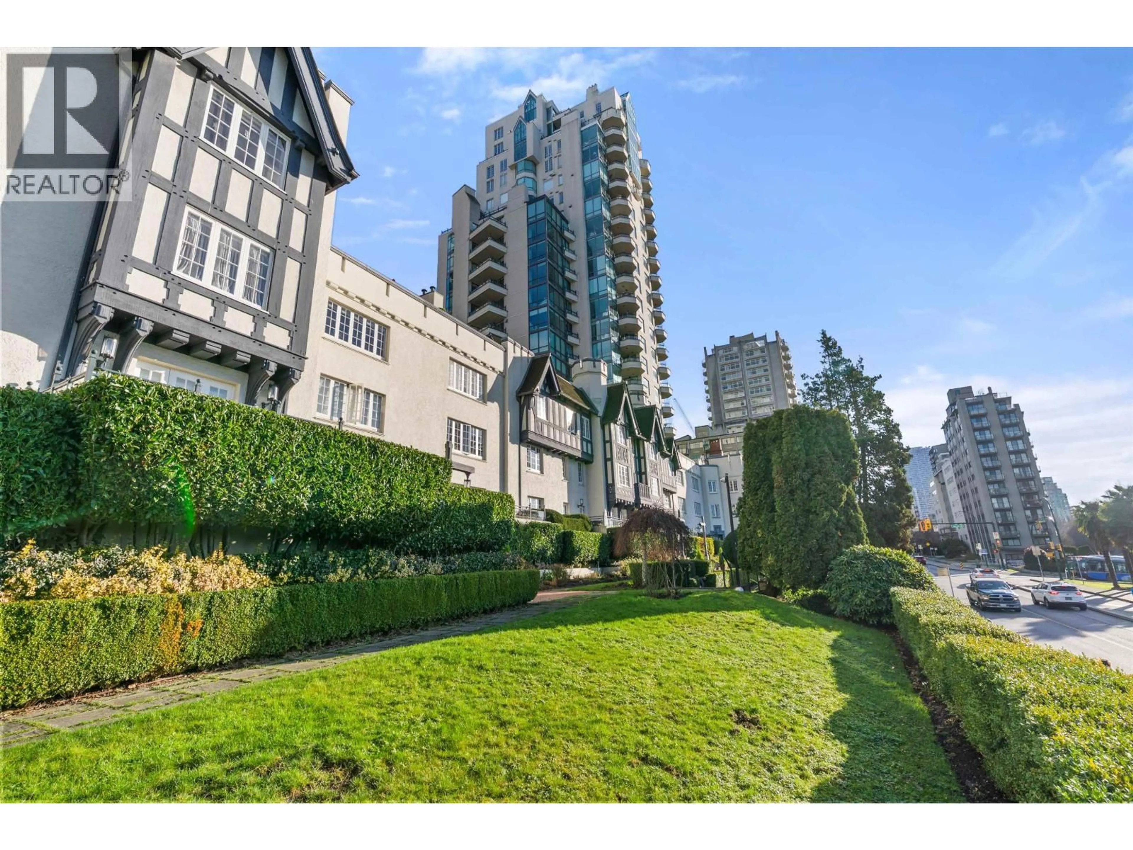 Patio, street for 901 - 1311 BEACH AVENUE, Vancouver British Columbia V6E1V6