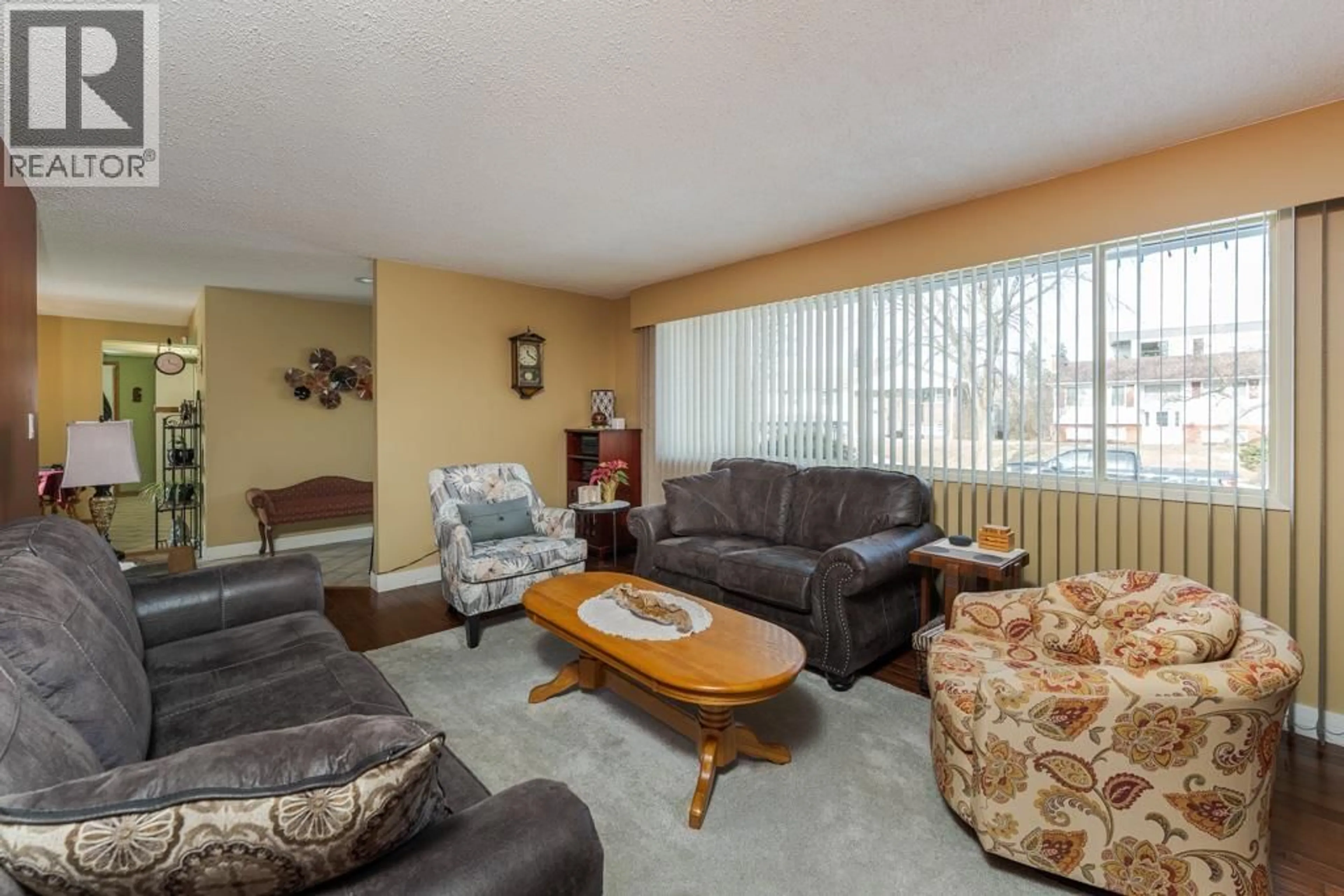 Living room with furniture, unknown for 592 RADCLIFFE DRIVE, Prince George British Columbia V2M3N6