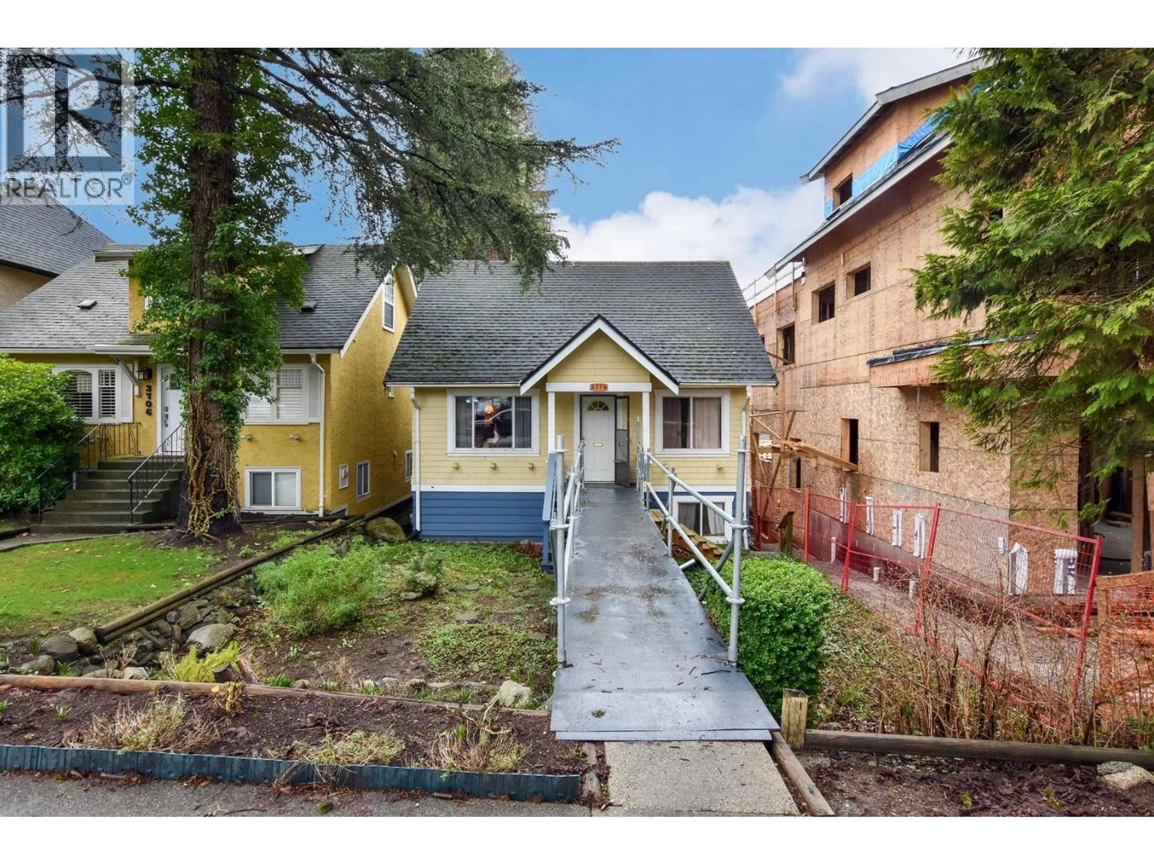 A pic from outside/outdoor area/front of a property/back of a property/a pic from drone, street for 3716 29TH AVENUE, Vancouver British Columbia V6S1T4