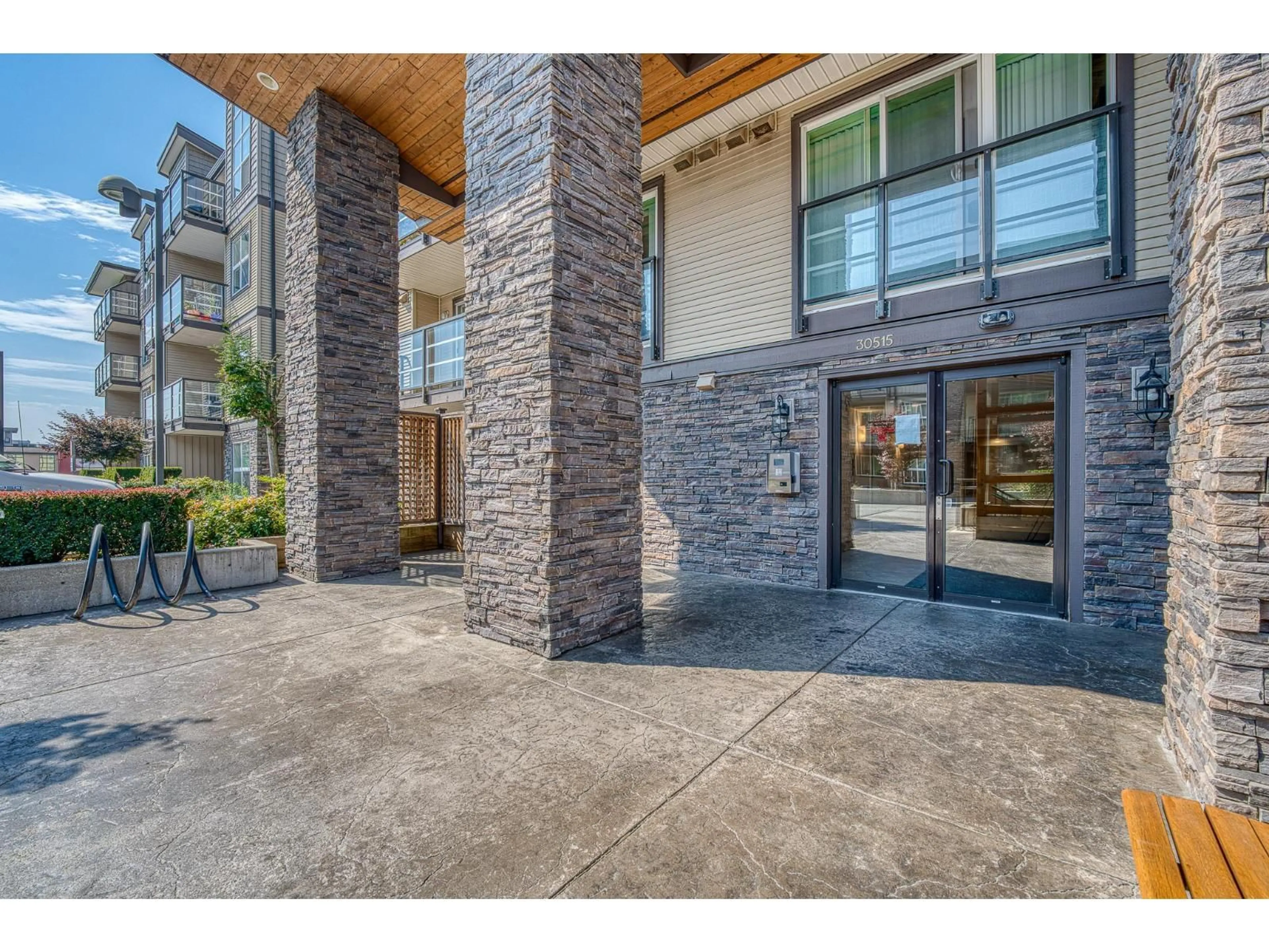 Indoor foyer for 121 - 30515 CARDINAL AVENUE, Abbotsford British Columbia V2T0A8