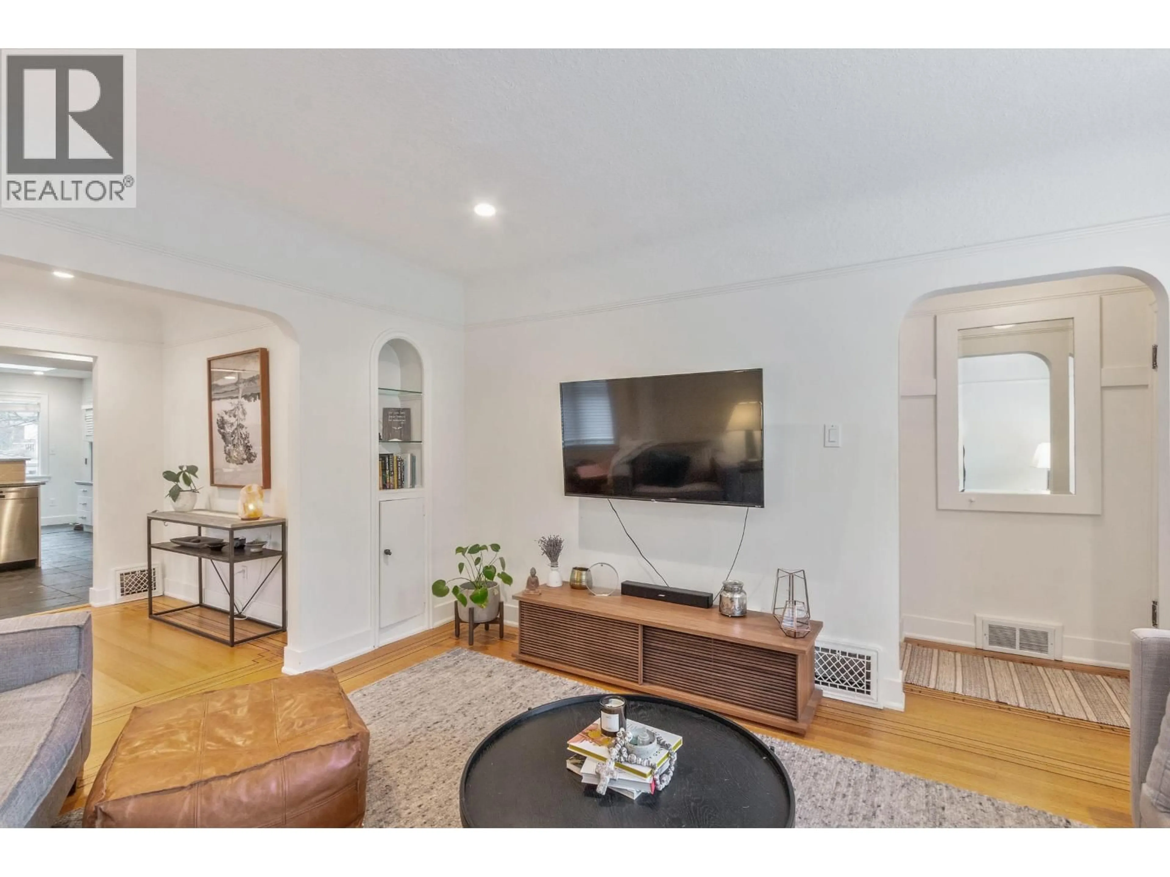 Unknown for 2960 33RD AVENUE, Vancouver British Columbia V6N2G5