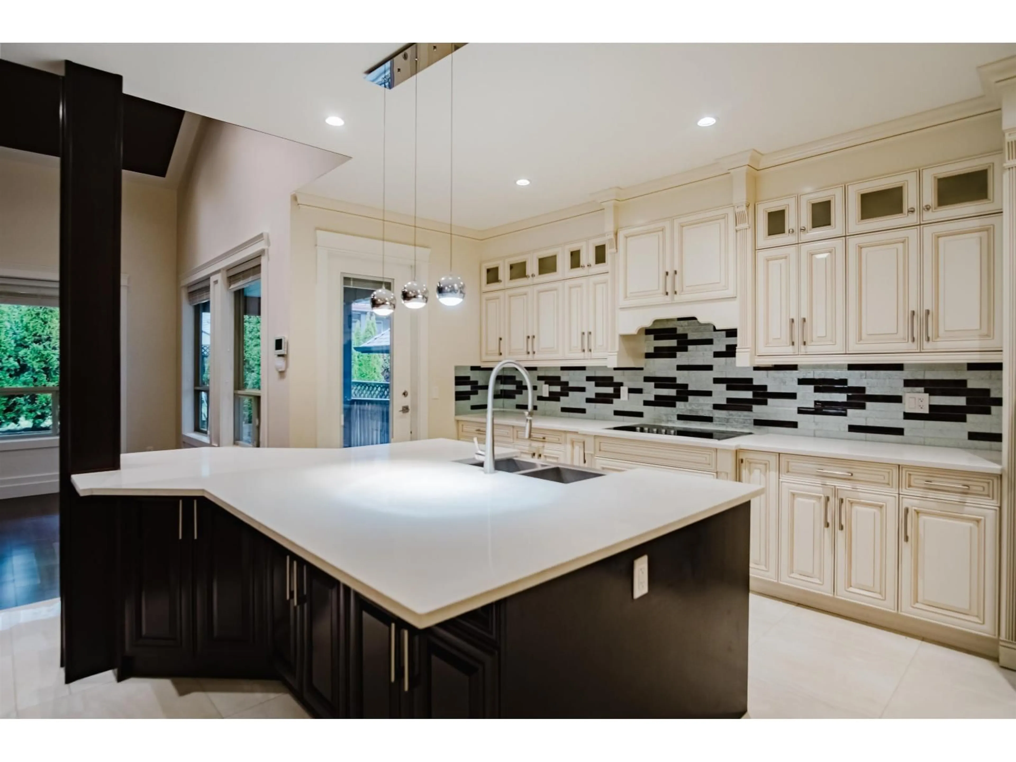 Open concept kitchen, ceramic/tile floor for 20539 68TH AVENUE, Langley British Columbia V2T3E2