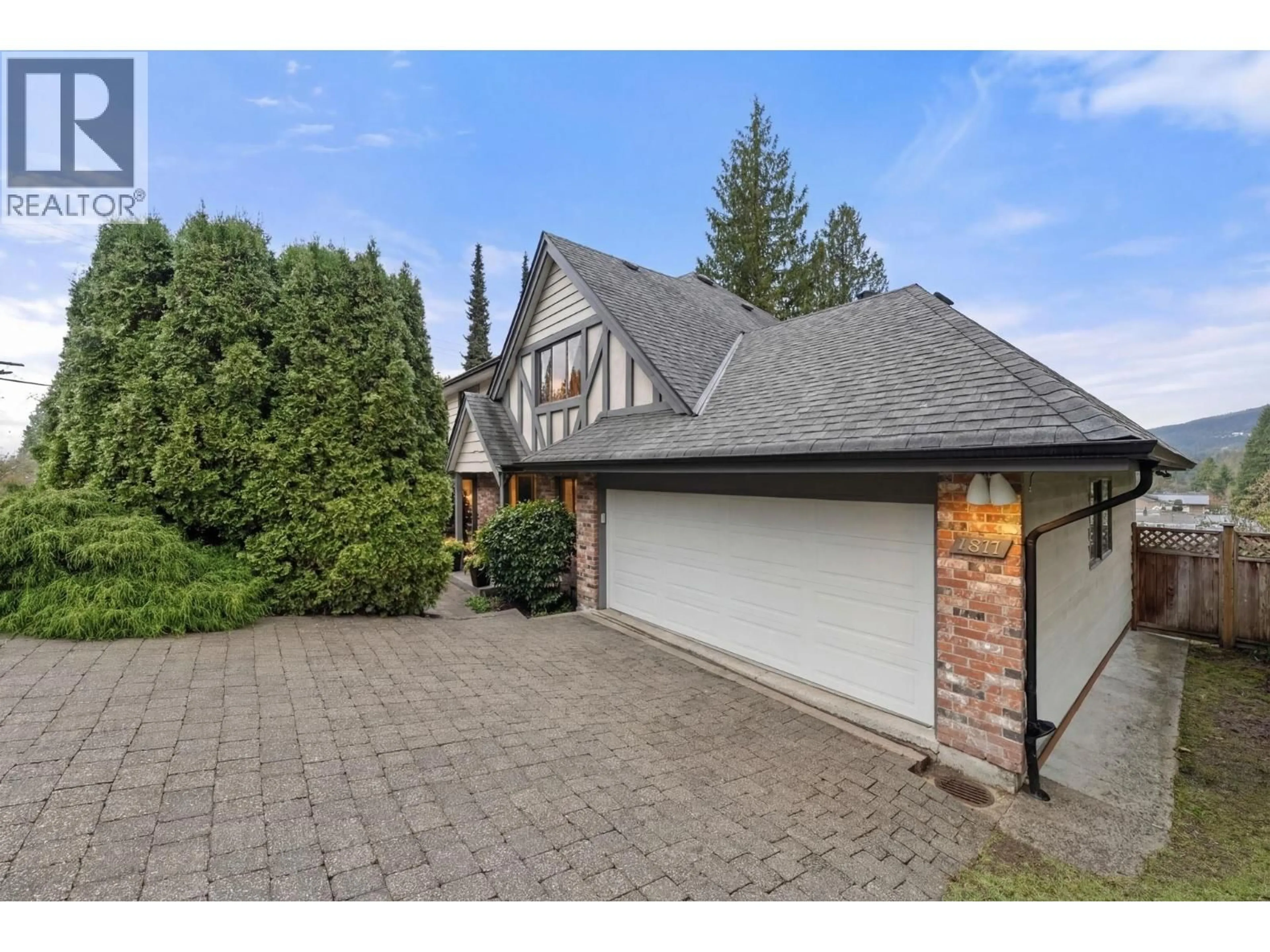 Unknown for 4877 CEDARCREST AVENUE, North Vancouver British Columbia V7R3R6