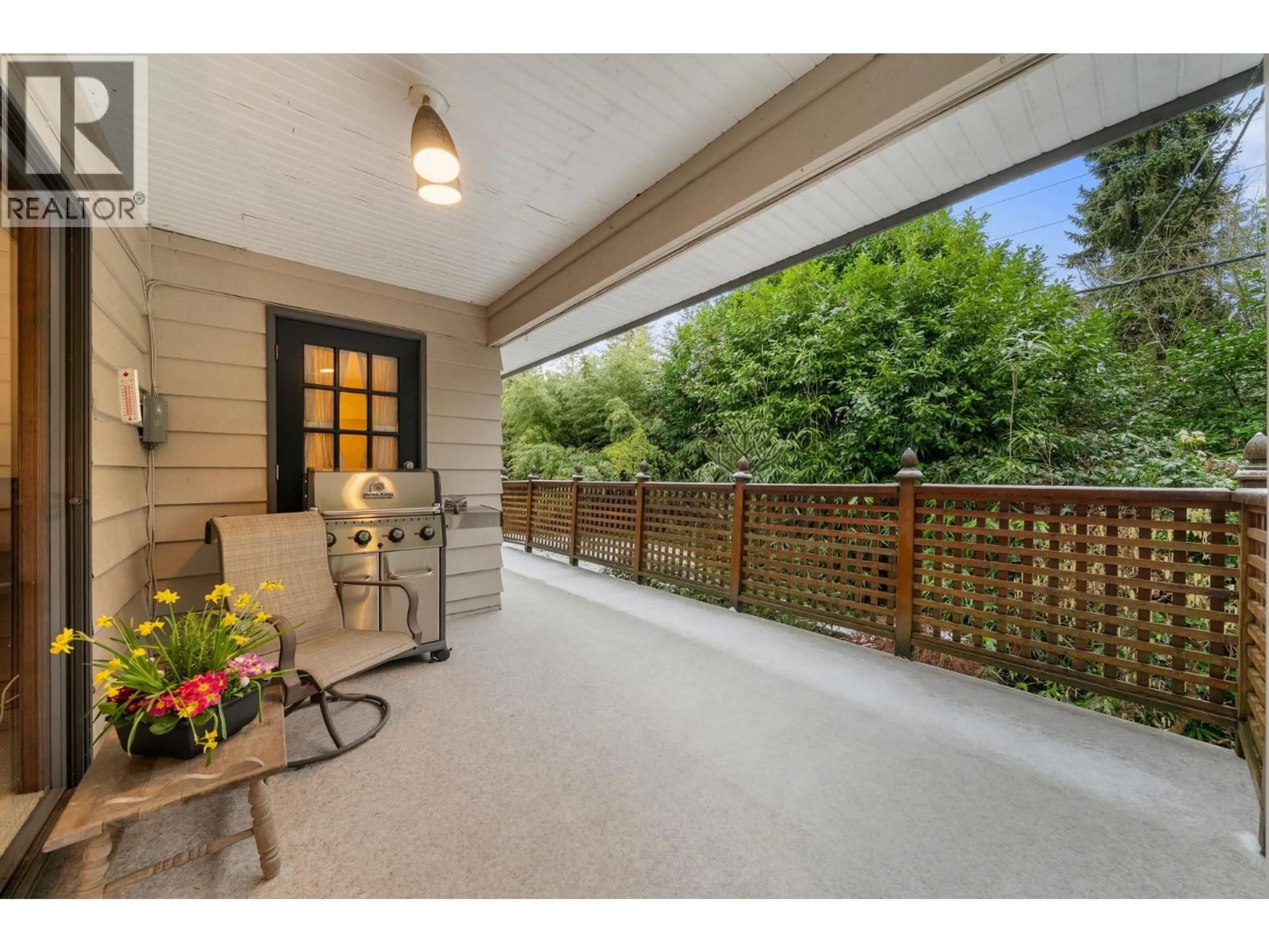 Patio, street for 4877 CEDARCREST AVENUE, North Vancouver British Columbia V7R3R6