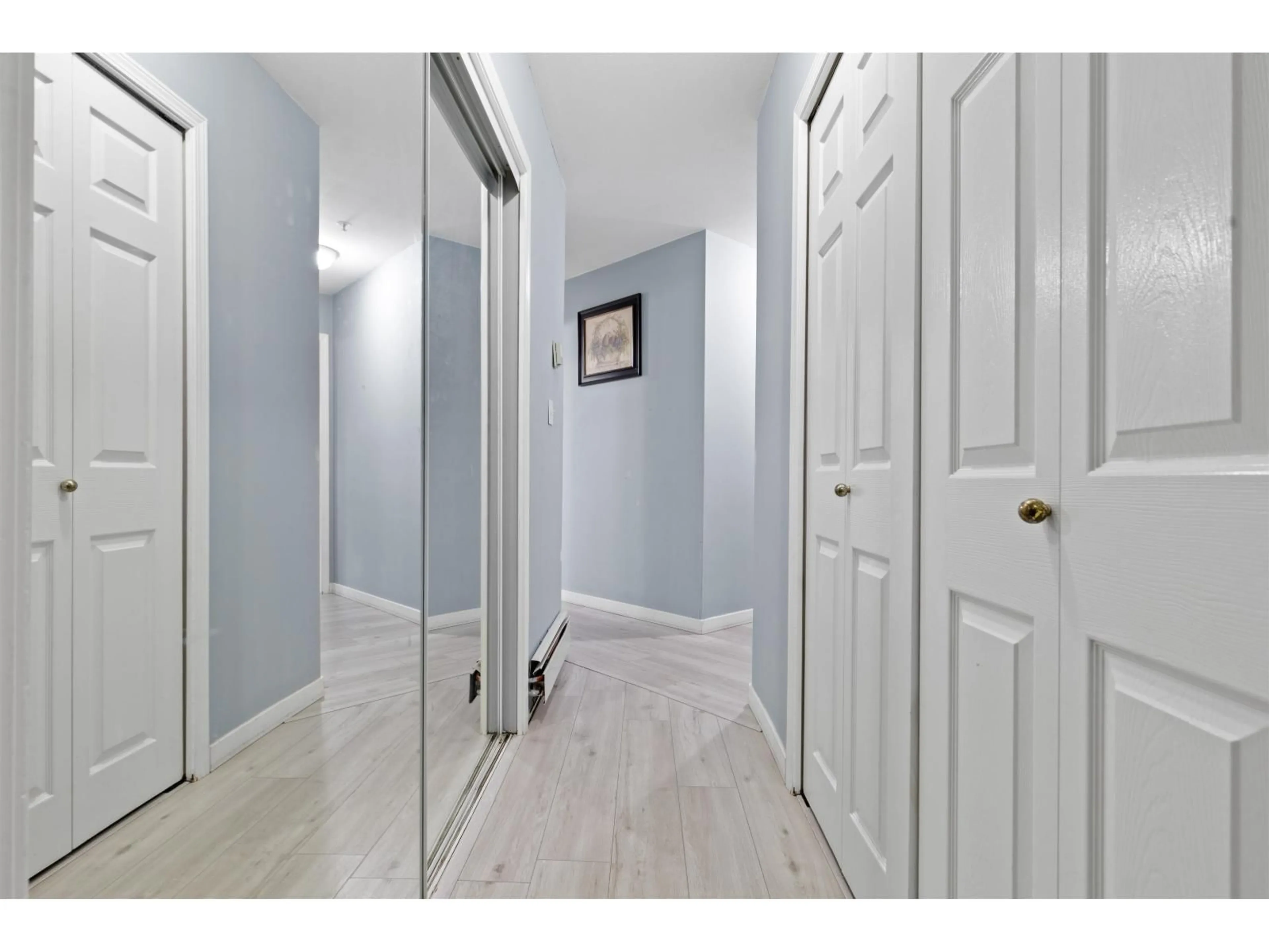 Indoor entryway for 411 - 8142 120A STREET, Surrey British Columbia V3W0N1