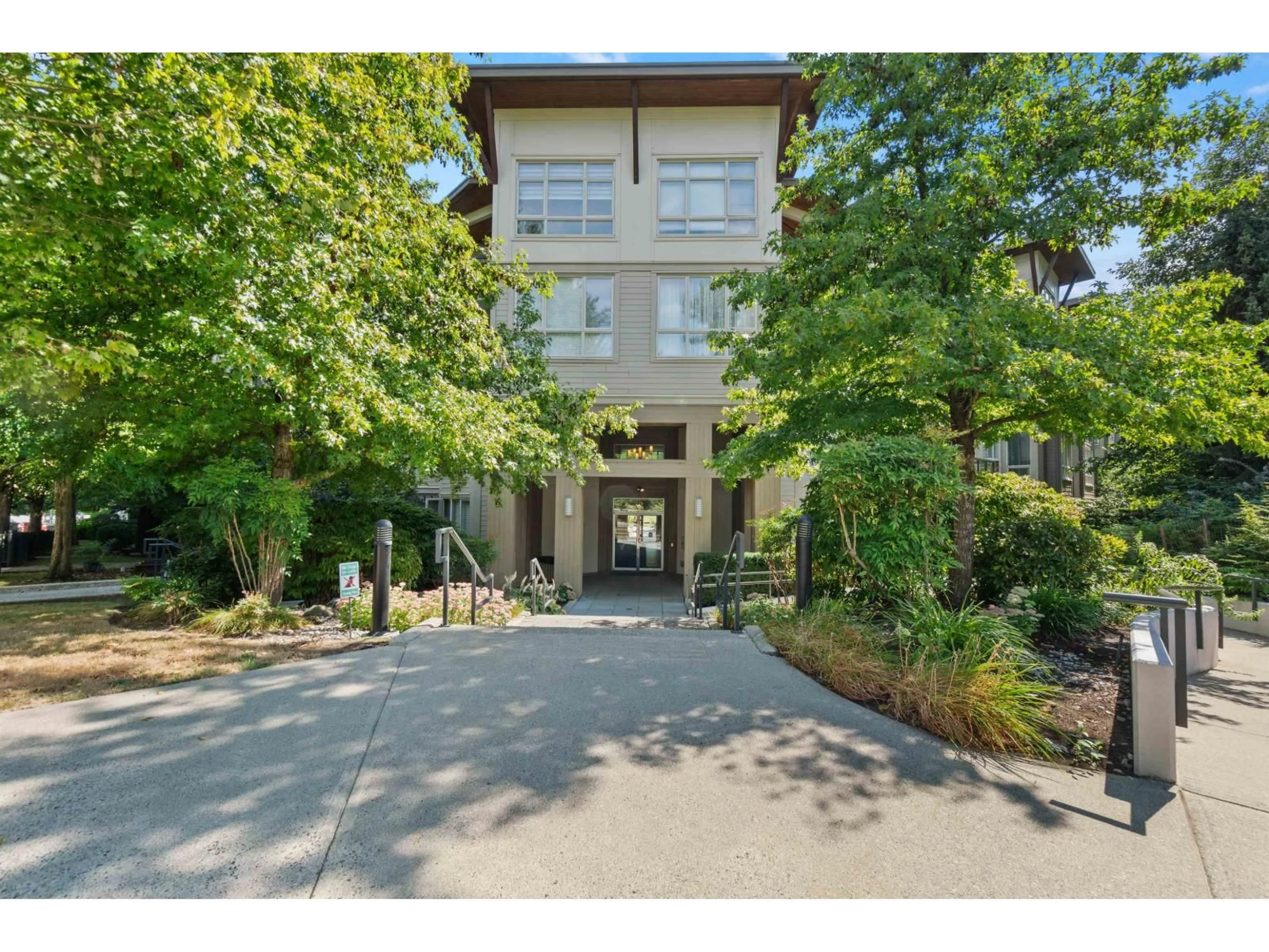 Indoor foyer for 421 - 15918 26 AVENUE, Surrey British Columbia V3Z5K3