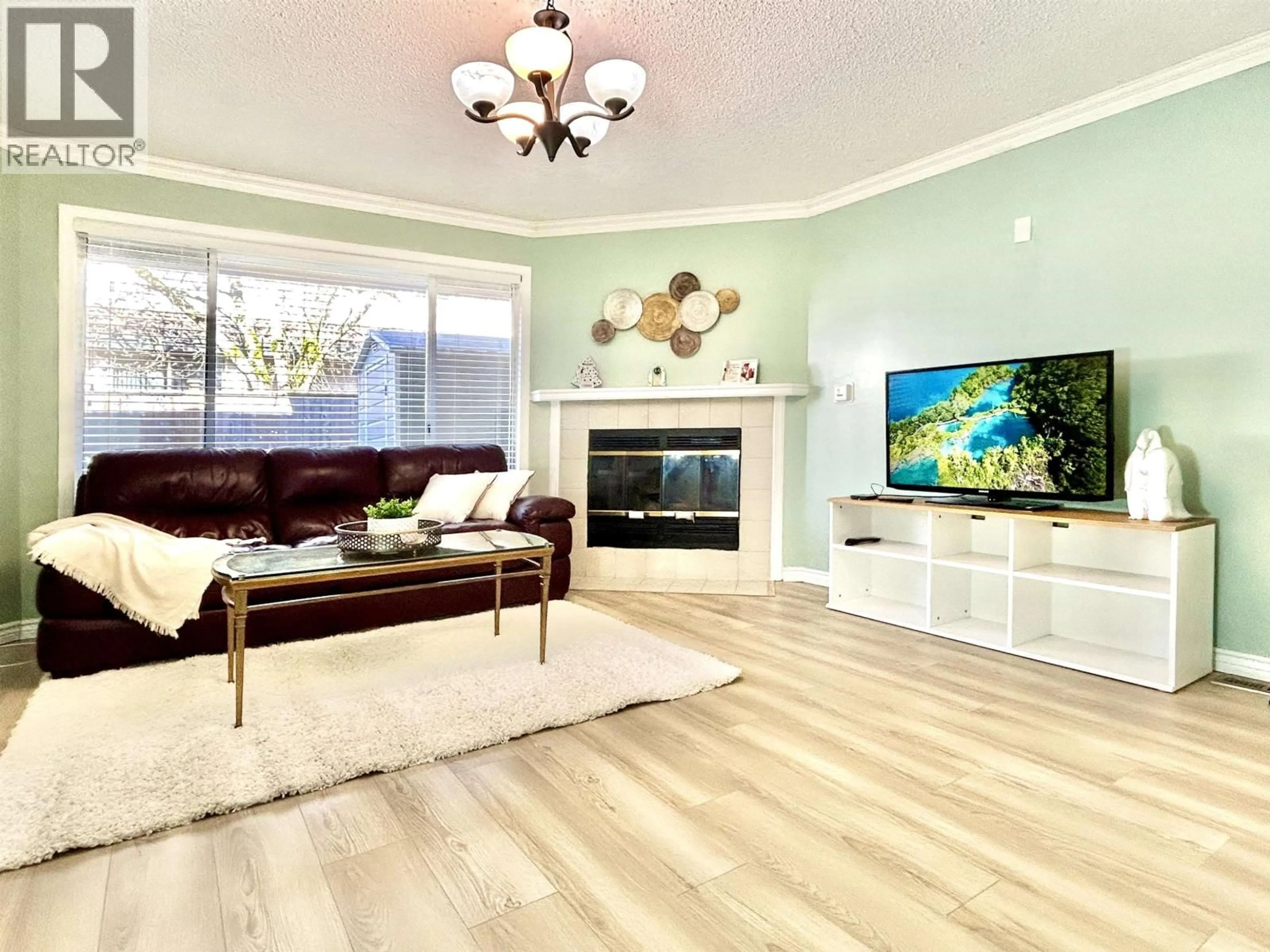 Living room with furniture, wood/laminate floor for 11 - 7871 FRANCIS ROAD, Richmond British Columbia V6Y3M4