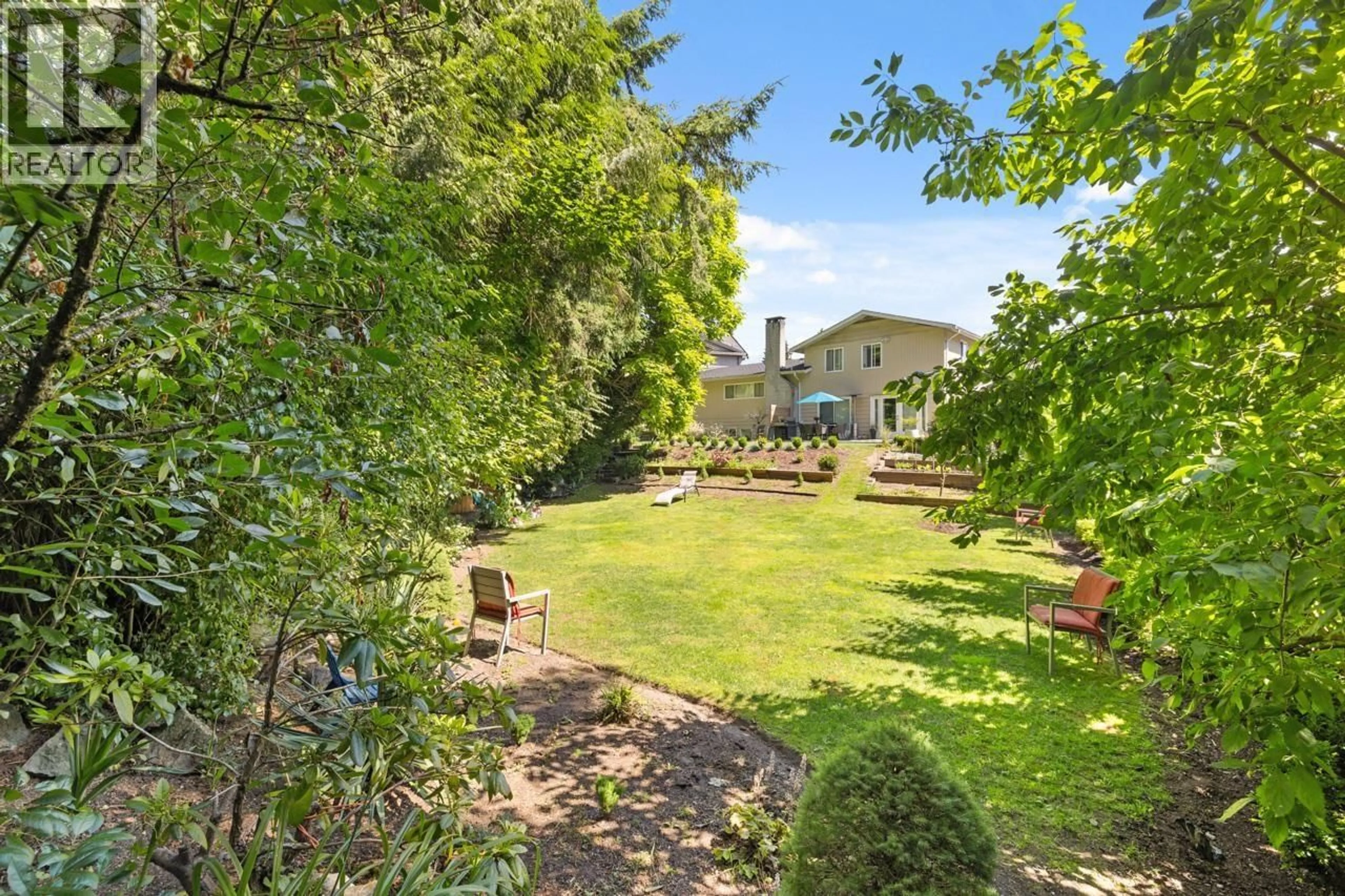 A pic from outside/outdoor area/front of a property/back of a property/a pic from drone, unknown for 8240 MANSON DRIVE, Burnaby British Columbia V5A2C2