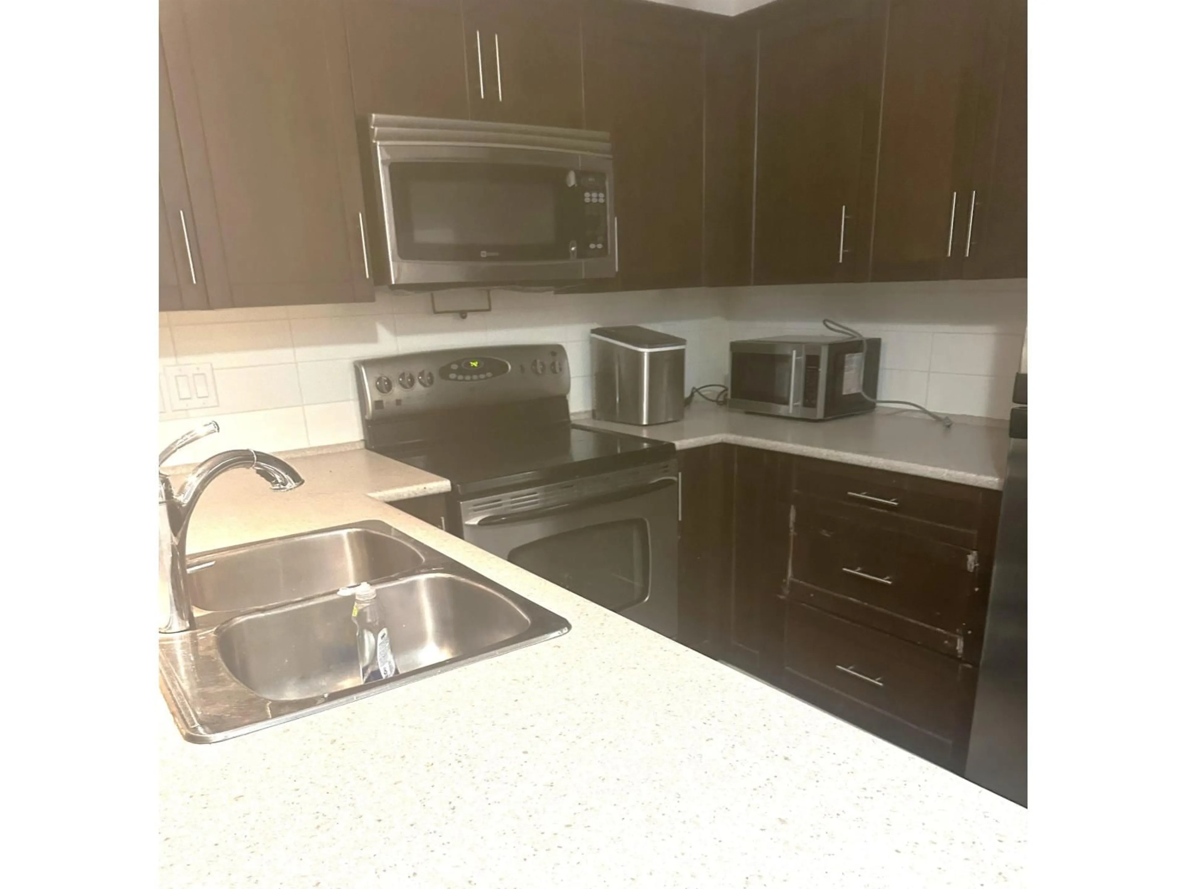 Standard kitchen, unknown for 301 - 46289 YALE ROAD, Chilliwack British Columbia V2P0B9