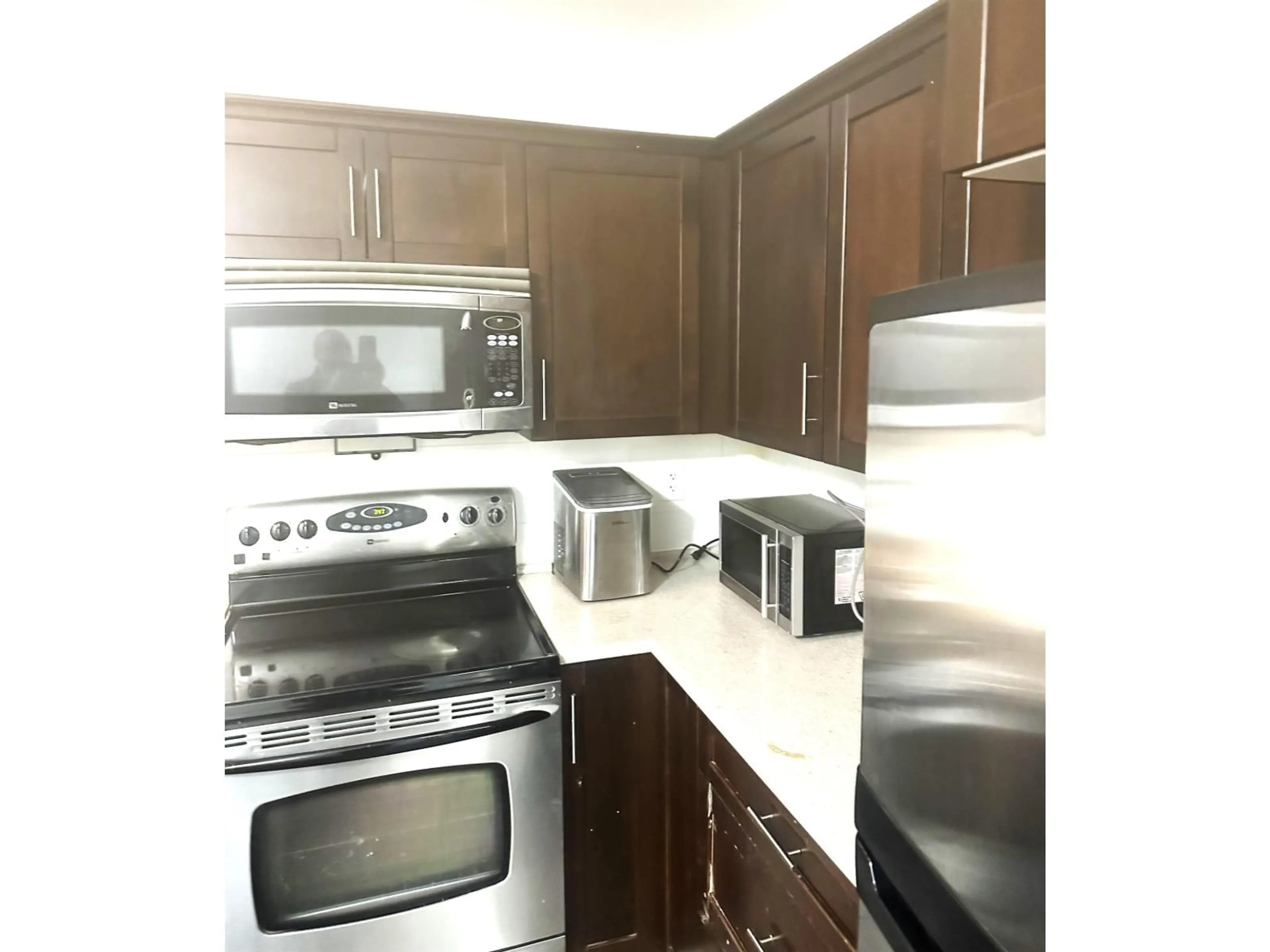 Standard kitchen, unknown for 301 - 46289 YALE ROAD, Chilliwack British Columbia V2P0B9